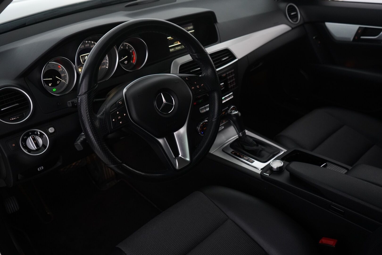 Mercedes-Benz C 2011 180 BE T A Premium Business - | Suomi-auto | Kauko-Webasto | Vetokoukku | Puolinahat | Sähköluukku | 