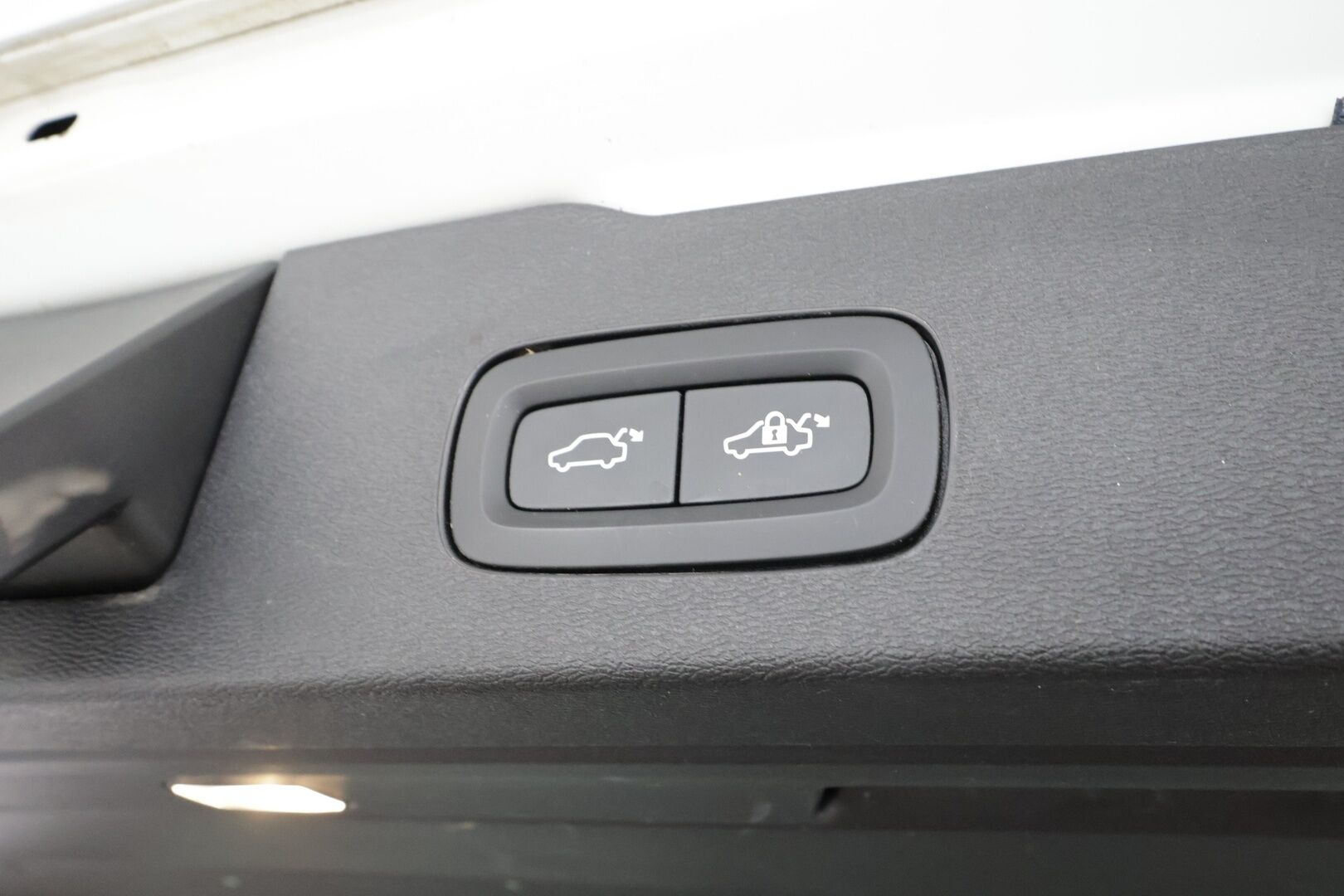 Volvo V60 2021 D3 AWD Business aut * Webasto / Koukku / ACC / Full-LED / P.kamera / Kaistavahti / Keyless * - Suomi-auto / Merkkihuollot / Kahdet renkaat aluvanteilla 