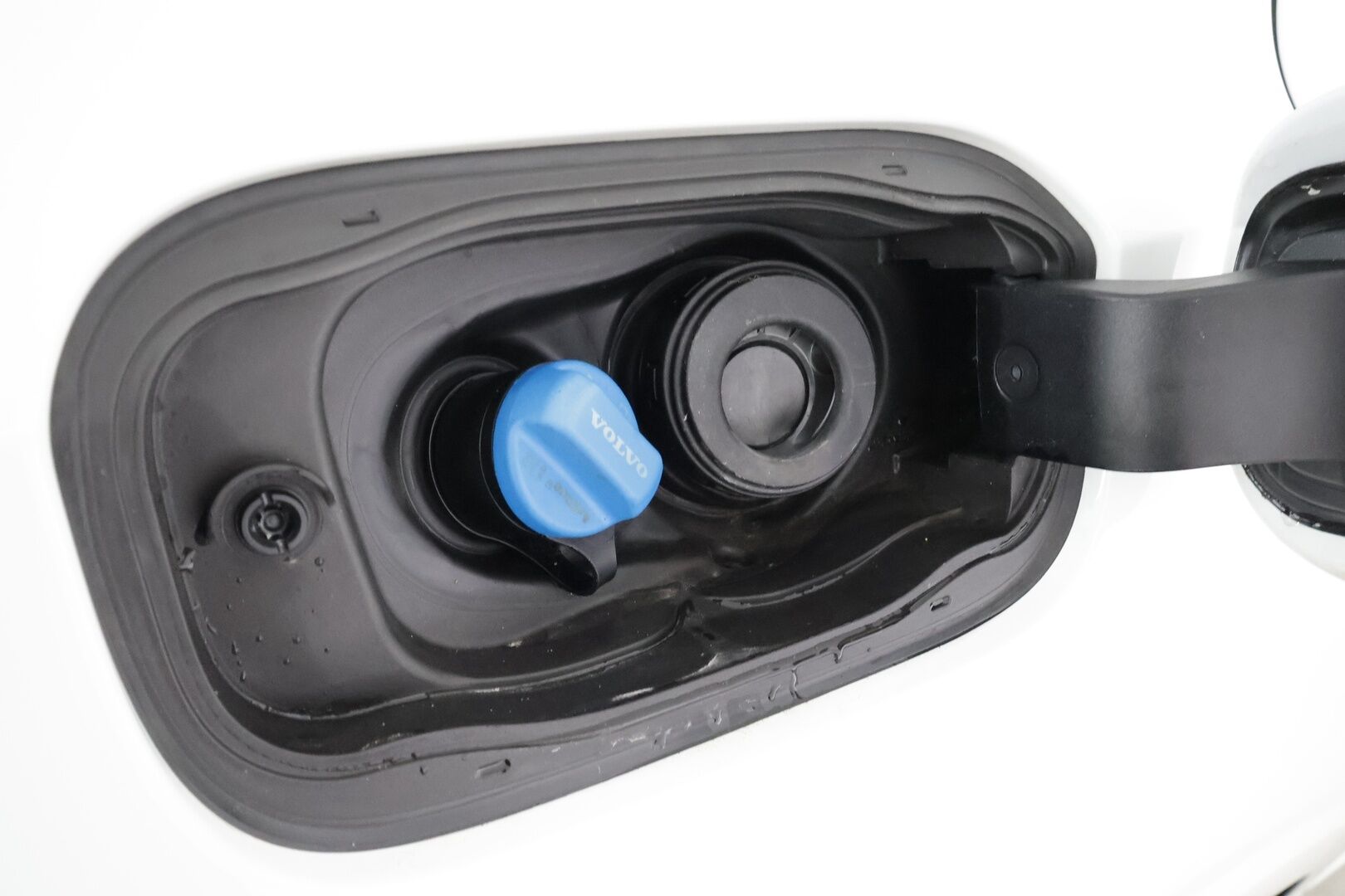 Volvo V60 2021 D3 AWD Business aut * Webasto / Koukku / ACC / Full-LED / P.kamera / Kaistavahti / Keyless * - Suomi-auto / Merkkihuollot / Kahdet renkaat aluvanteilla 