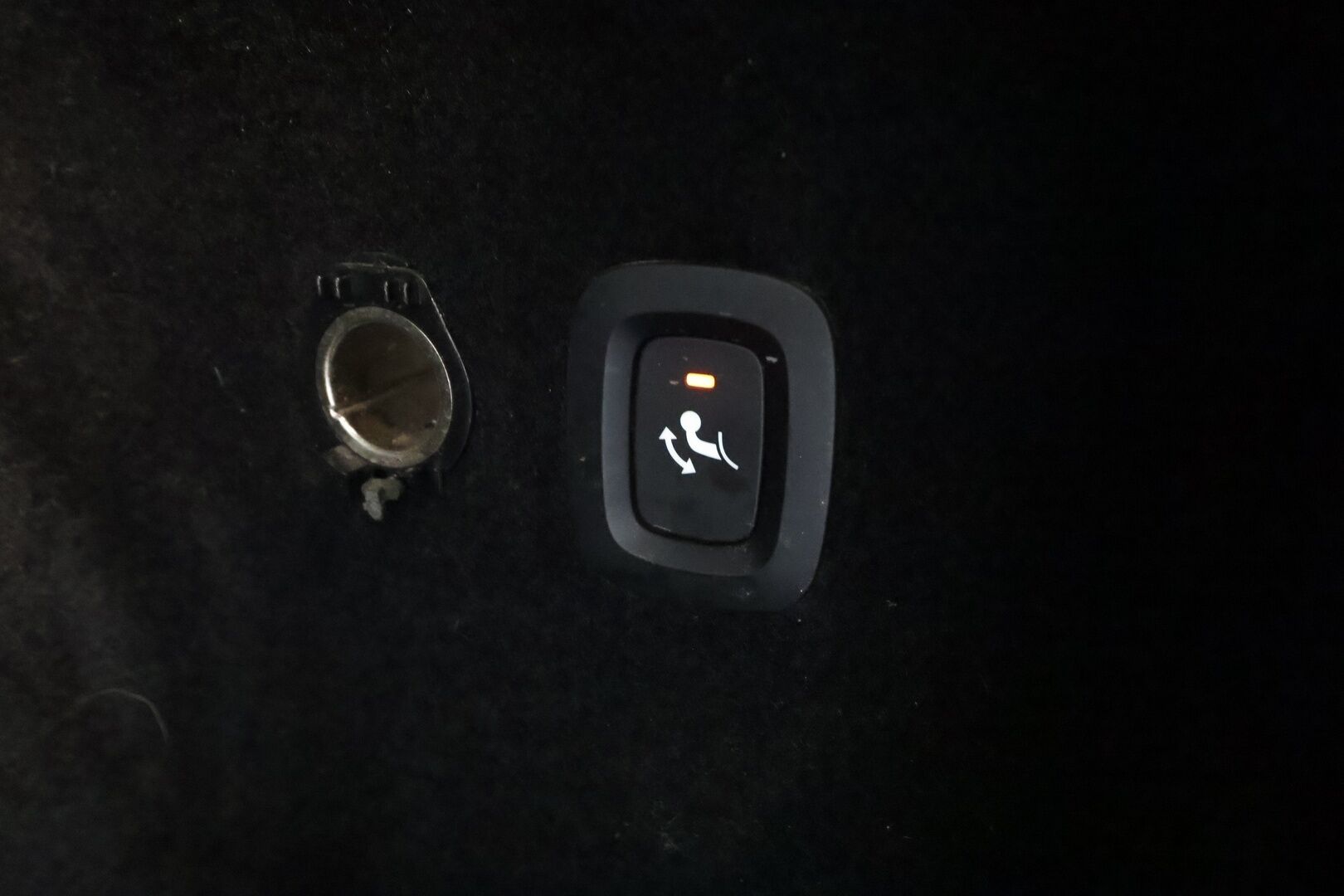 Volvo V60 2021 D3 AWD Business aut * Webasto / Koukku / ACC / Full-LED / P.kamera / Kaistavahti / Keyless * - Suomi-auto / Merkkihuollot / Kahdet renkaat aluvanteilla 