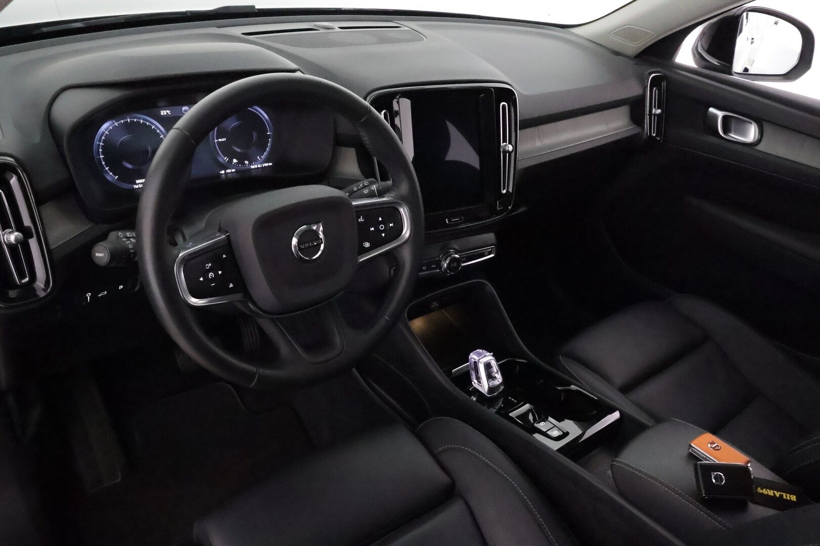 Volvo XC40 2021 T5 TwE Business Inscription aut **Webasto / Muistipenkki / P.kamera / Sporttiset nahat / Keyless - 3,99 % KORKOTARJOUS TÄHÄN AUTOON - 1 om Suomi auto 