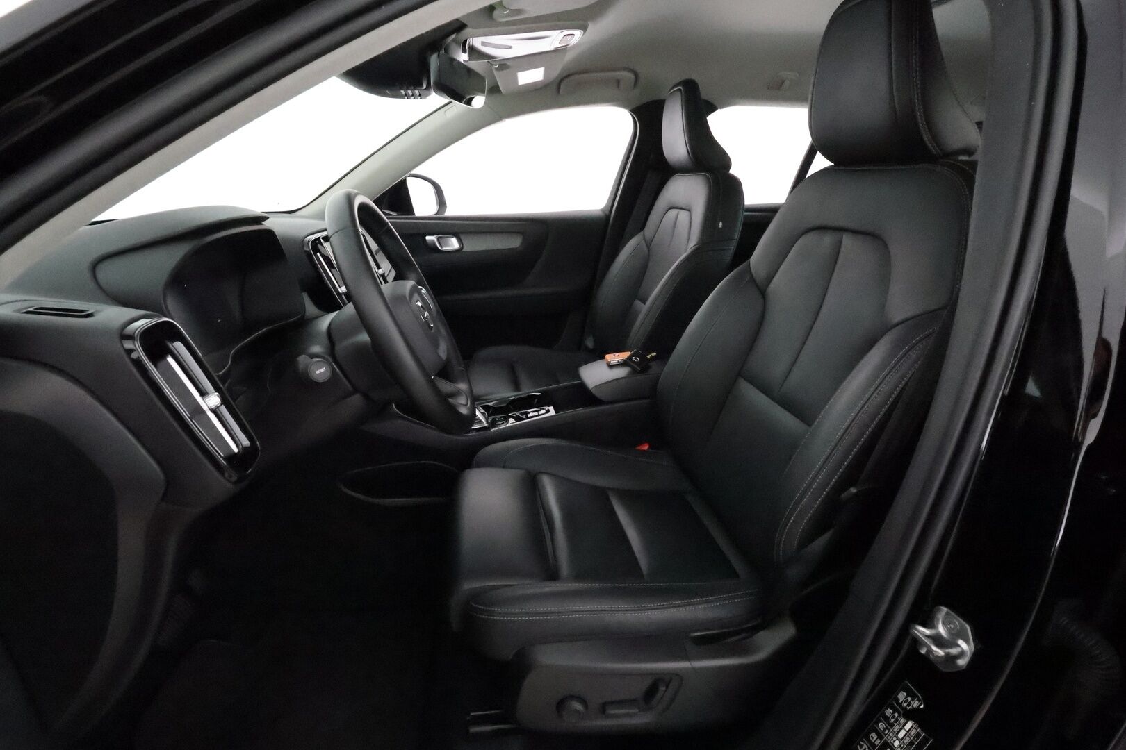 Volvo XC40 2021 T5 TwE Business Inscription aut **Webasto / Muistipenkki / P.kamera / Sporttiset nahat / Keyless - 3,99 % KORKOTARJOUS TÄHÄN AUTOON - 1 om Suomi auto 