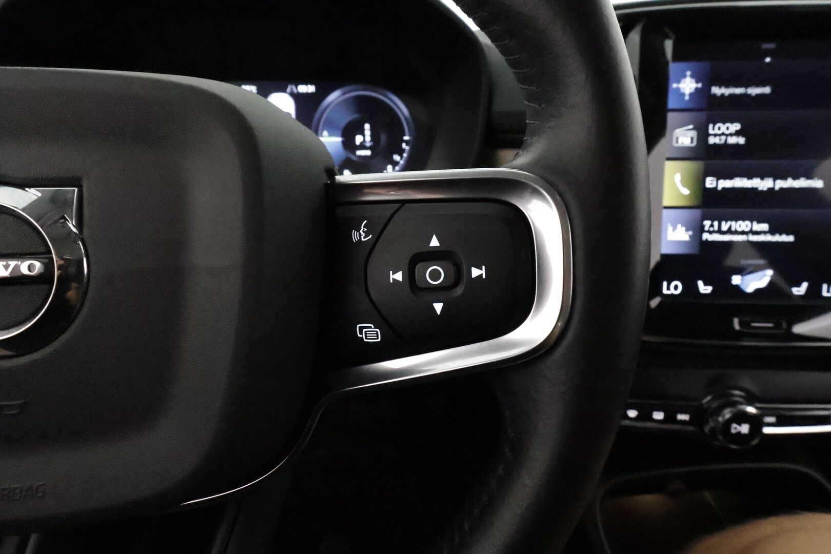 Volvo XC40 2021 T5 TwE Business Inscription aut **Webasto / Muistipenkki / P.kamera / Sporttiset nahat / Keyless - 3,99 % KORKOTARJOUS TÄHÄN AUTOON - 1 om Suomi auto 
