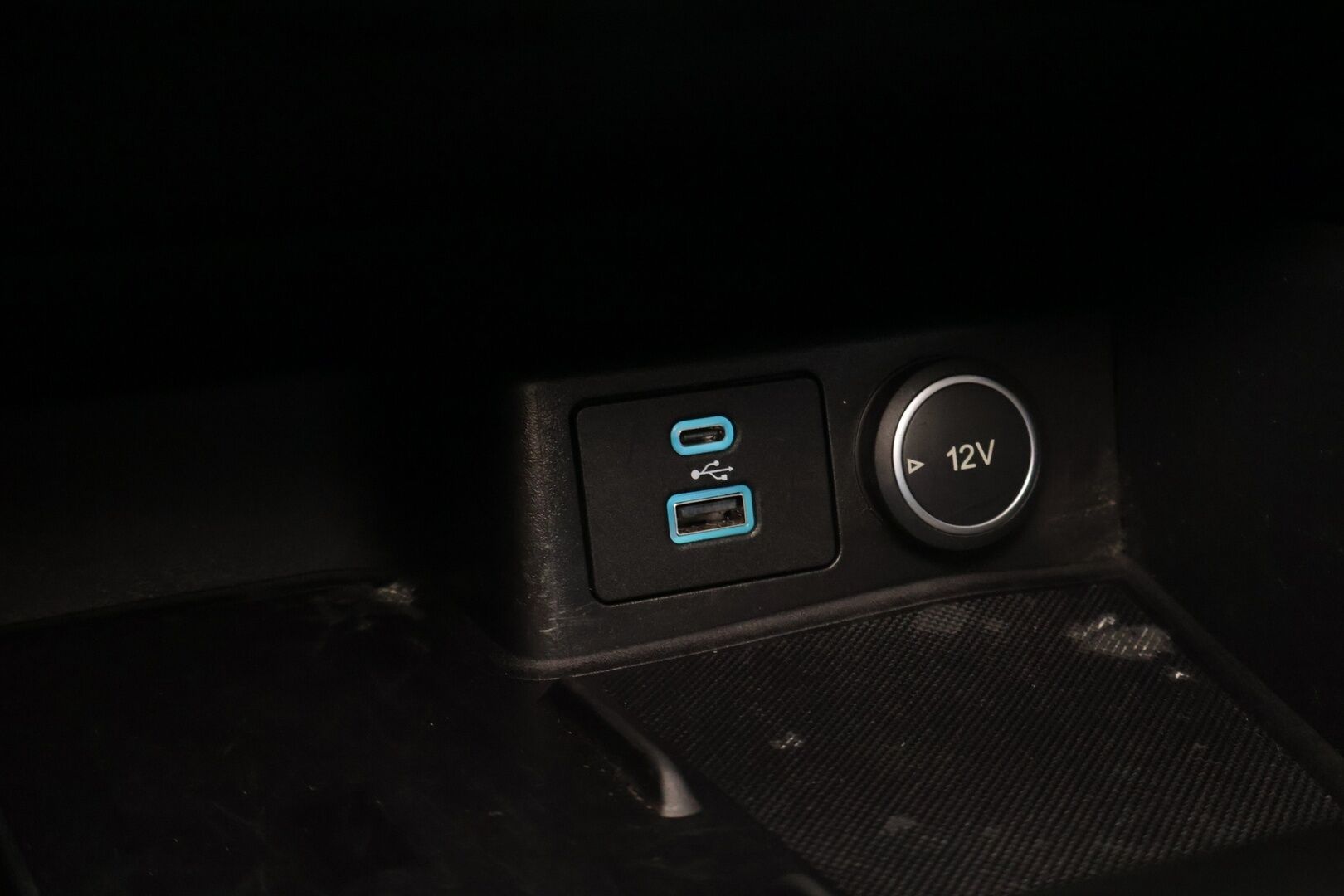 Ford Kuga 2020 2,5 Ladattava hybridi (PHEV) 225hv CVT FWD ST-Line 5-ovinen ** Suomi-auto / ACC / Lämmitettävä tuulilasi / - Todella siisti / Akku kuntotarkastettu