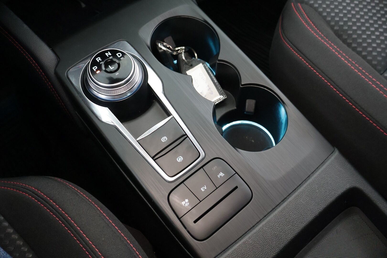 Ford Kuga 2020 2,5 Ladattava hybridi (PHEV) 225hv CVT FWD ST-Line 5-ovinen ** Suomi-auto / ACC / Lämmitettävä tuulilasi / - Todella siisti / Akku kuntotarkastettu