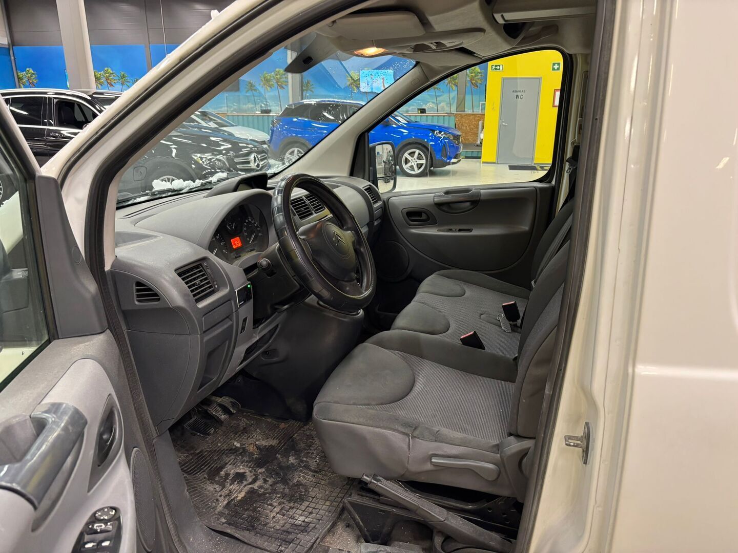 Citroen JUMPY 2012 2.0 HDI L2H1 *Vetokoukku / Webasto / Led-lisävalo / Navi* - *2x Renkaat / penkinlämmittimet*