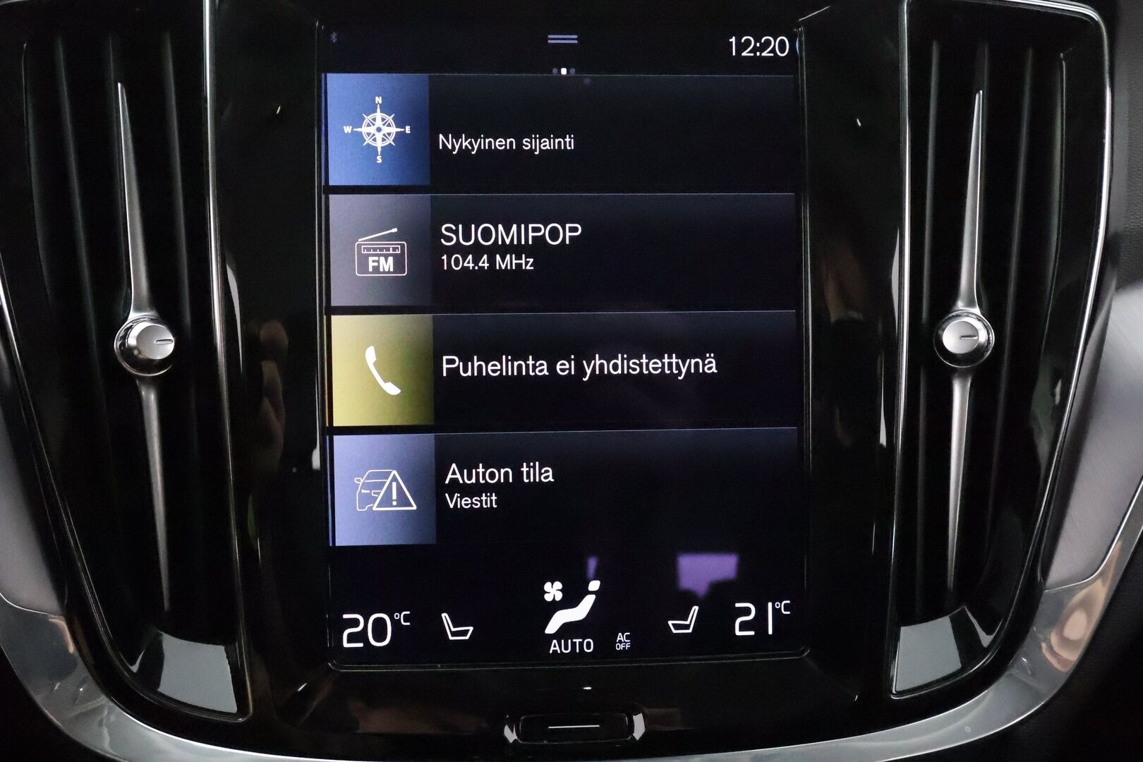 Volvo V60 2020 D3 AWD Momentum aut **Webasto / Koukku / KeylessGo / Full LED / BLIS / P.tutka** - Merkkihuollettu / Kahdet renkaat aluvanteilla