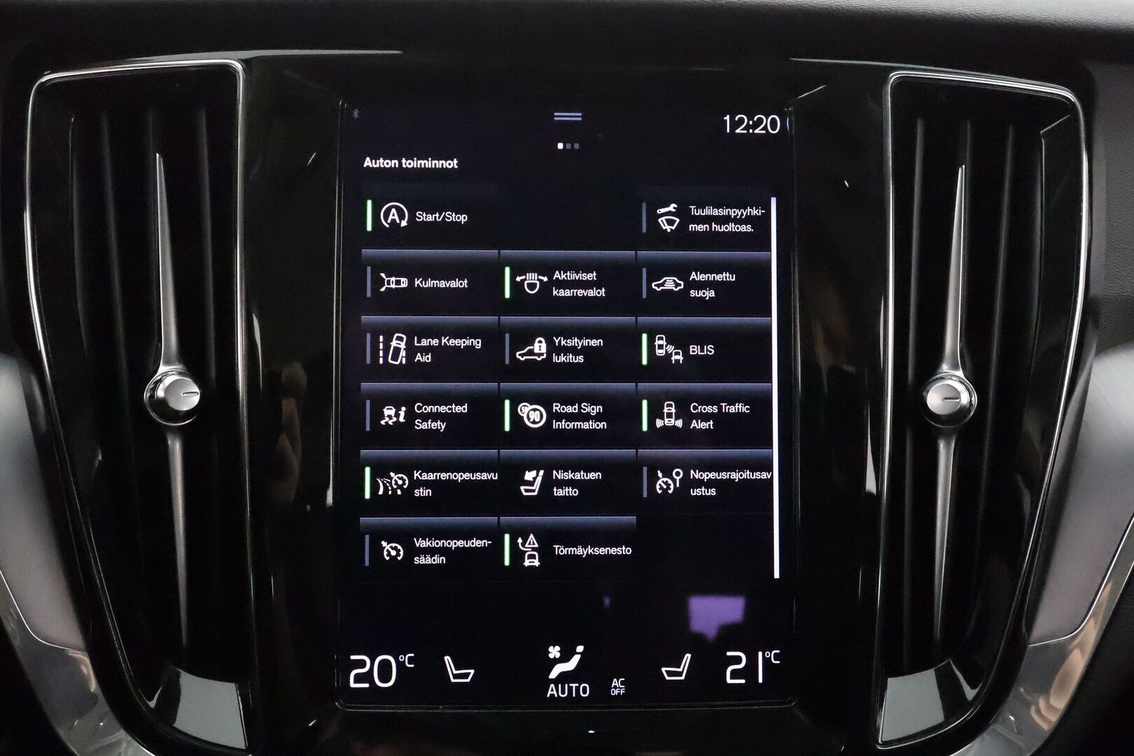 Volvo V60 2020 D3 AWD Momentum aut **Webasto / Koukku / KeylessGo / Full LED / BLIS / P.tutka** - Merkkihuollettu / Kahdet renkaat aluvanteilla