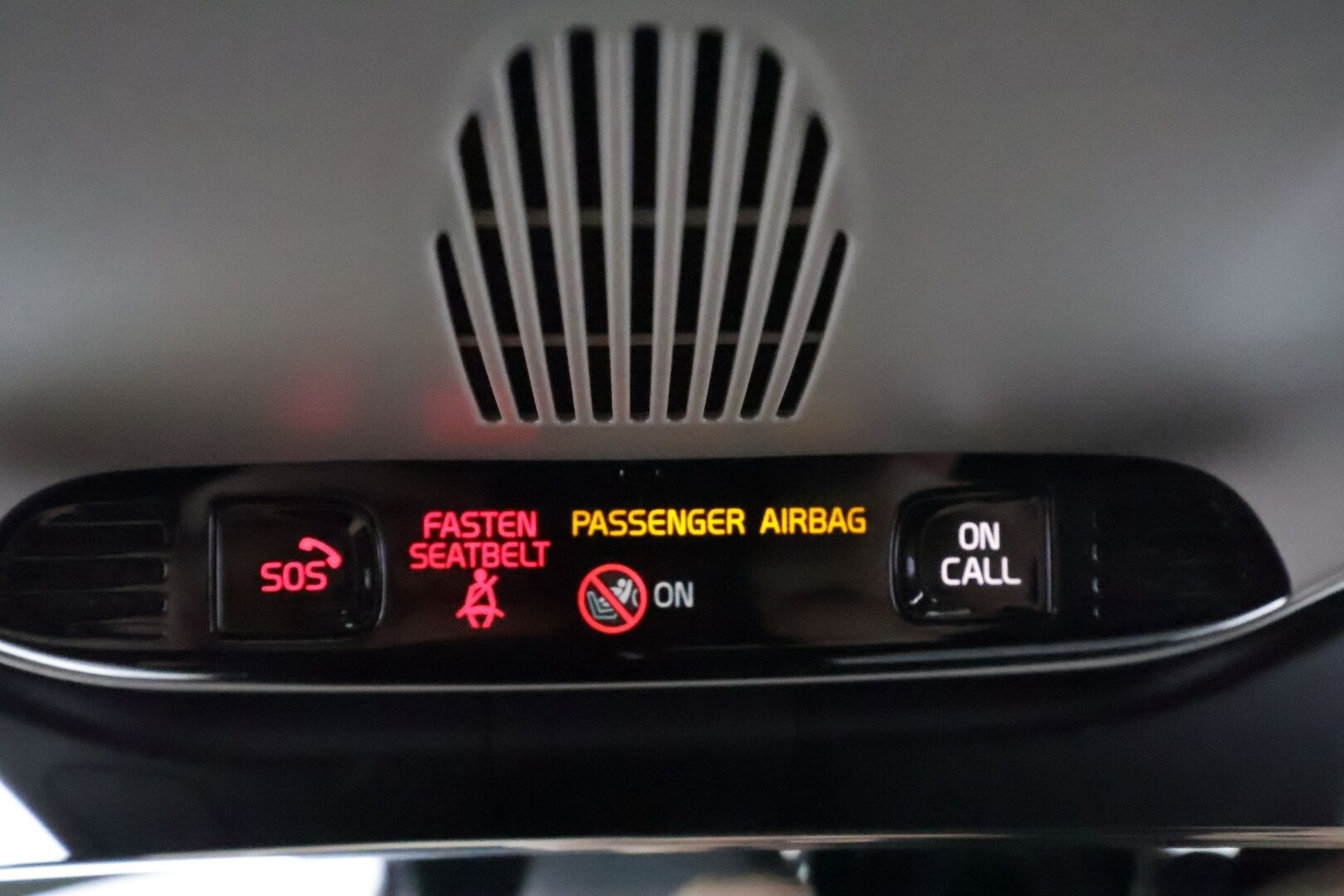 Volvo V60 2020 D3 AWD Momentum aut **Webasto / Koukku / KeylessGo / Full LED / BLIS / P.tutka** - Merkkihuollettu / Kahdet renkaat aluvanteilla