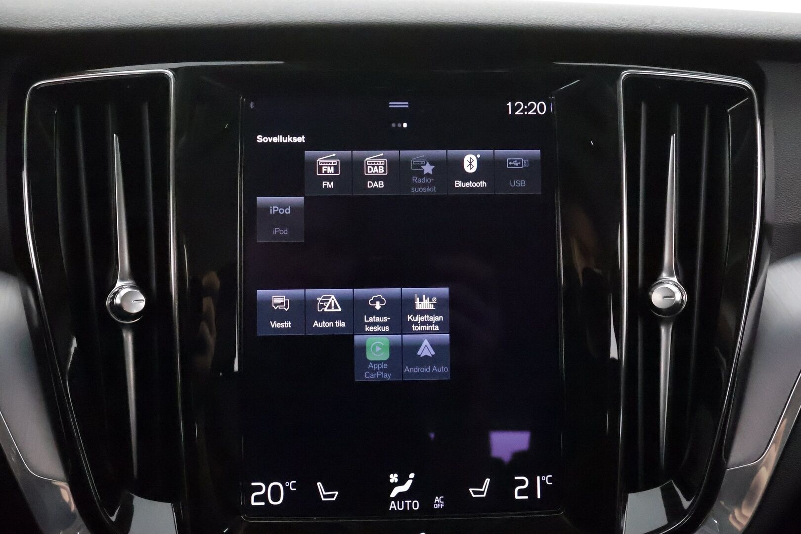 Volvo V60 2020 D3 AWD Momentum aut **Webasto / Koukku / KeylessGo / Full LED / BLIS / P.tutka** - Merkkihuollettu / Kahdet renkaat aluvanteilla
