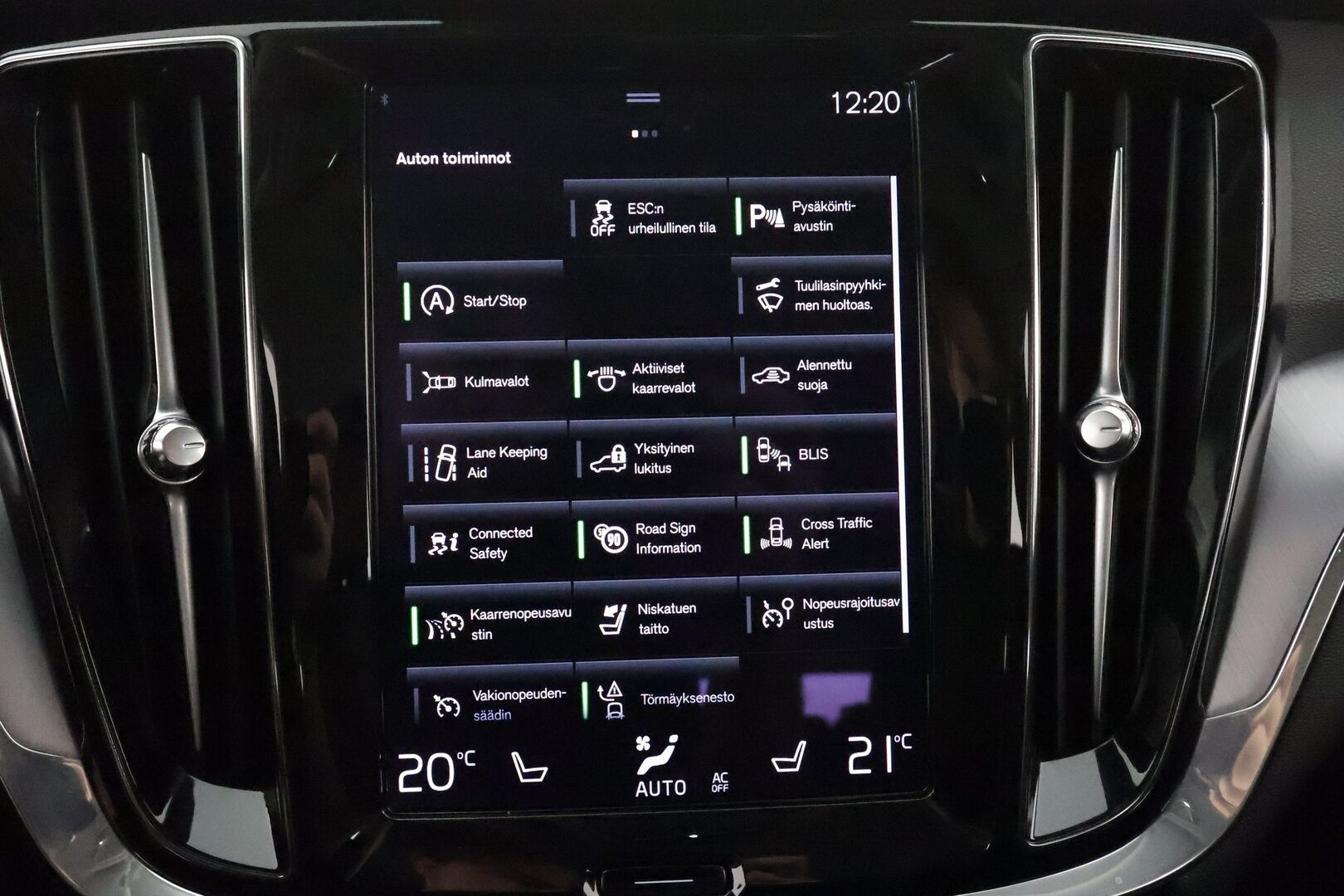 Volvo V60 2020 D3 AWD Momentum aut **Webasto / Koukku / KeylessGo / Full LED / BLIS / P.tutka** - Merkkihuollettu / Kahdet renkaat aluvanteilla