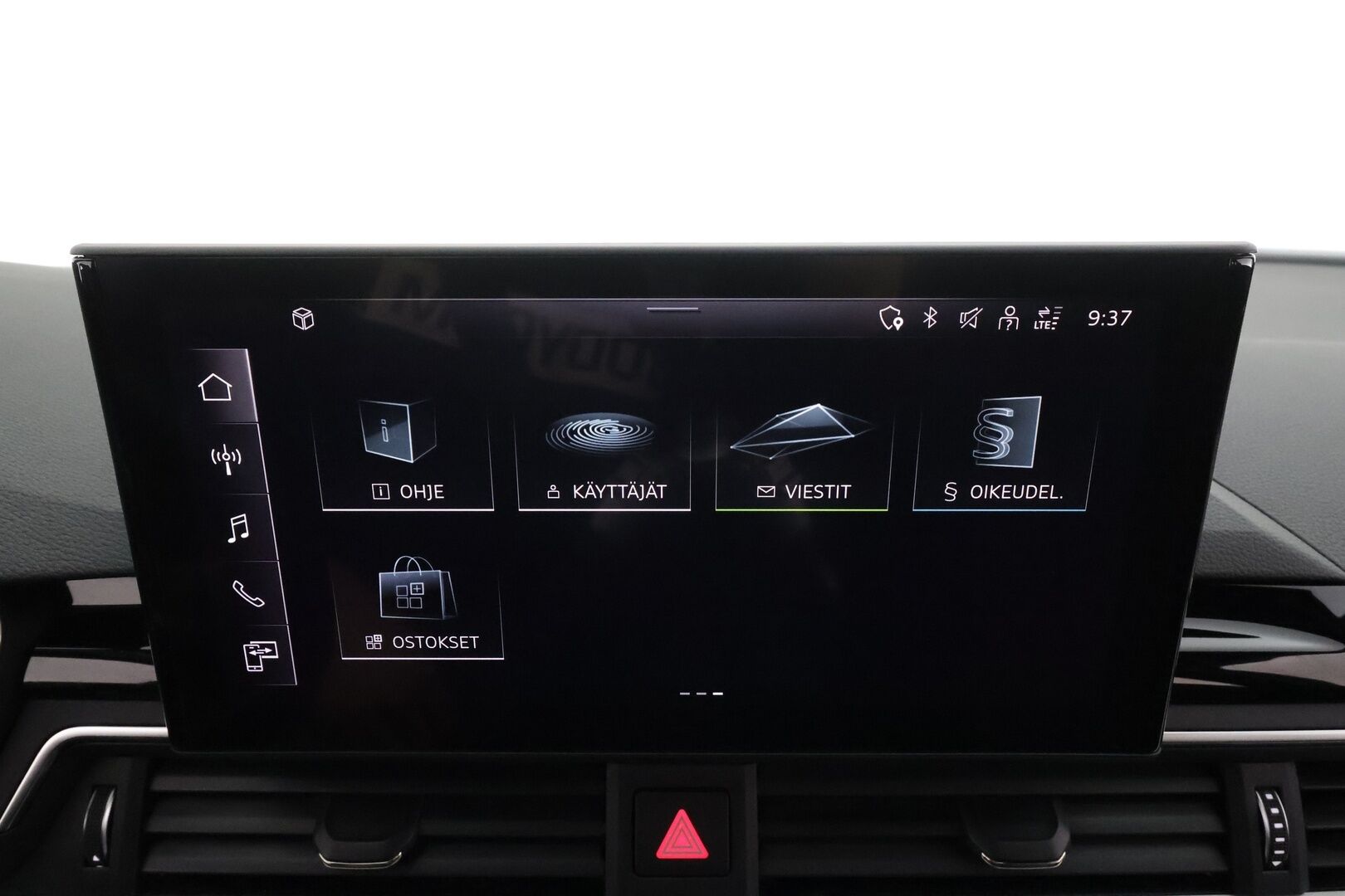 Audi A4 2022 Avant Business Advanced 40 TDI 140 kW quattro S tronic * Webasto / Koukku / ACC / Matrix / P.Tutkat / Sportpenkit * - 1-om Suomi-auto / Kahdet renkaat aluvanteilla / Merkkihuollot