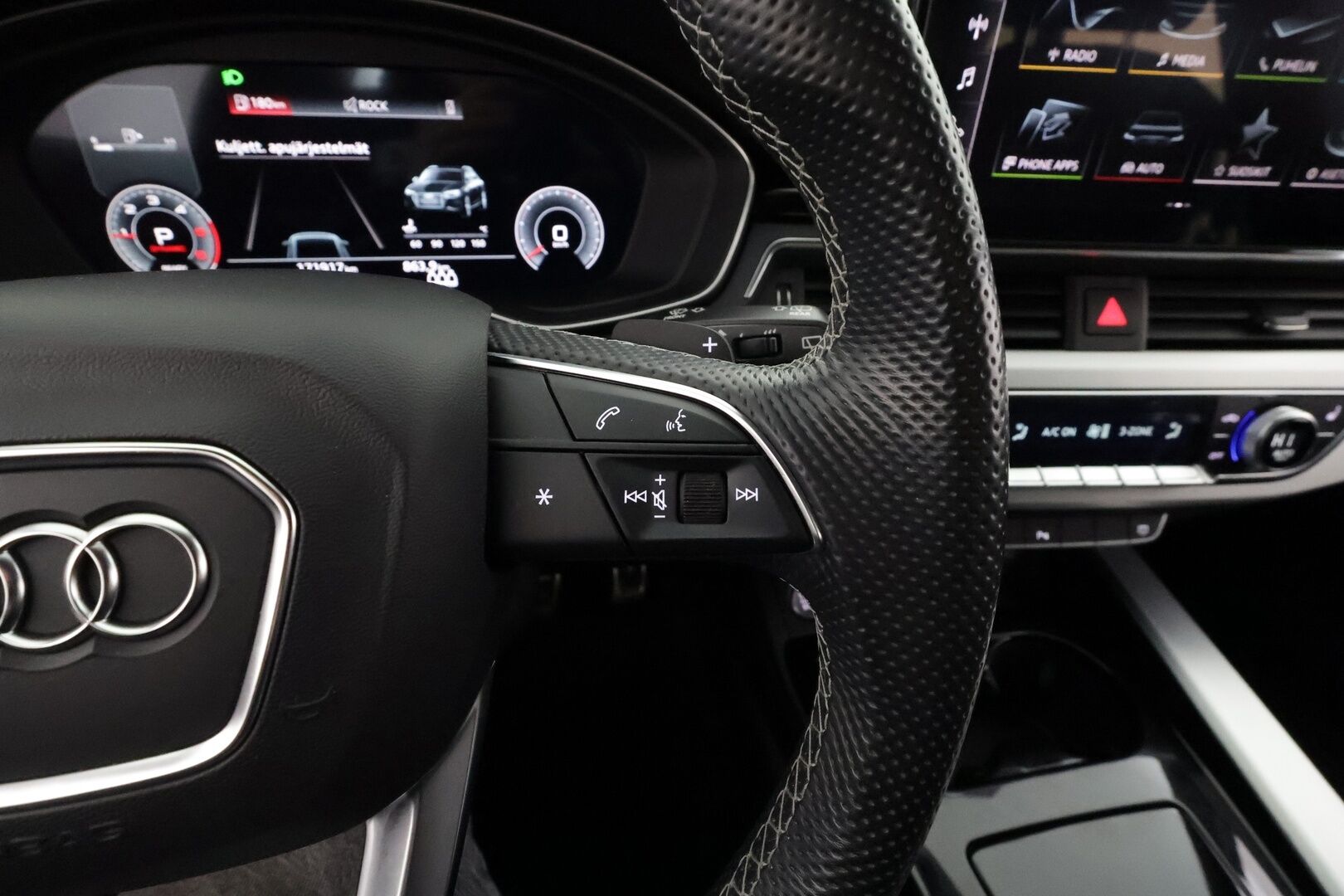 Audi A4 2022 Avant Business Advanced 40 TDI 140 kW quattro S tronic * Webasto / Koukku / ACC / Matrix / P.Tutkat / Sportpenkit * - 1-om Suomi-auto / Kahdet renkaat aluvanteilla / Merkkihuollot