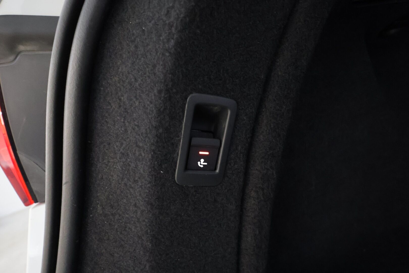 Audi A4 2022 Avant Business Advanced 40 TDI 140 kW quattro S tronic * Webasto / Koukku / ACC / Matrix / P.Tutkat / Sportpenkit * - 1-om Suomi-auto / Kahdet renkaat aluvanteilla / Merkkihuollot