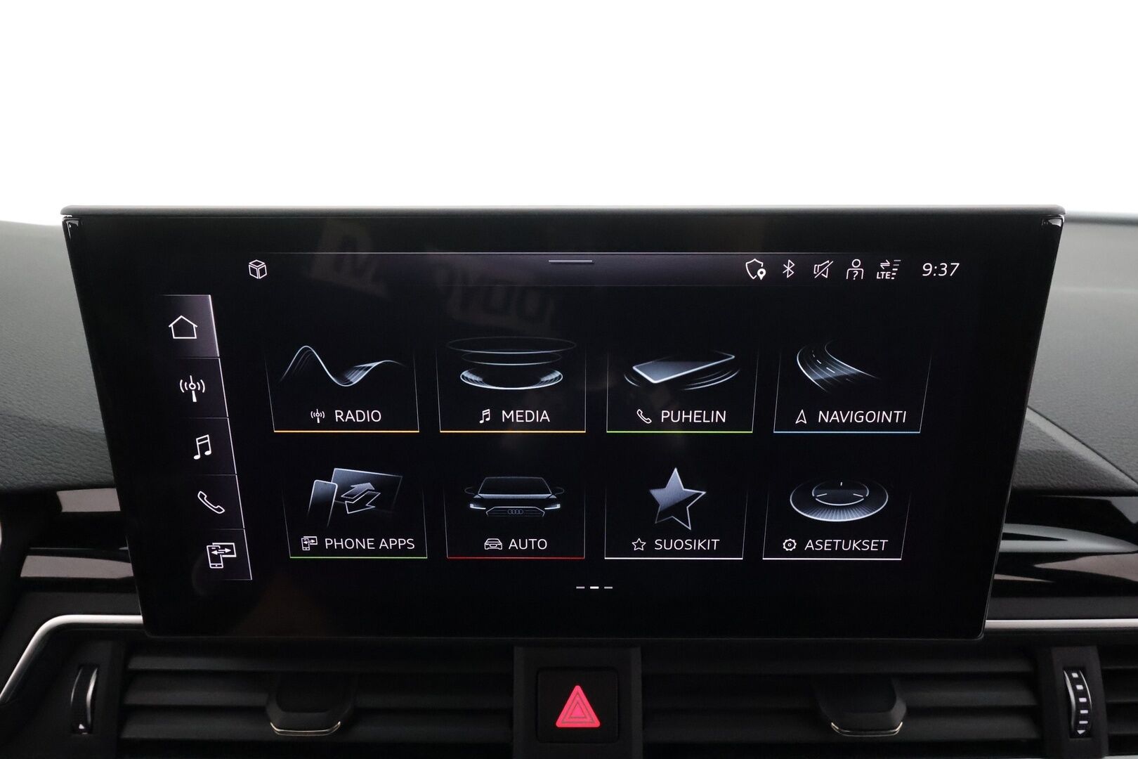 Audi A4 2022 Avant Business Advanced 40 TDI 140 kW quattro S tronic * Webasto / Koukku / ACC / Matrix / P.Tutkat / Sportpenkit * - 1-om Suomi-auto / Kahdet renkaat aluvanteilla / Merkkihuollot