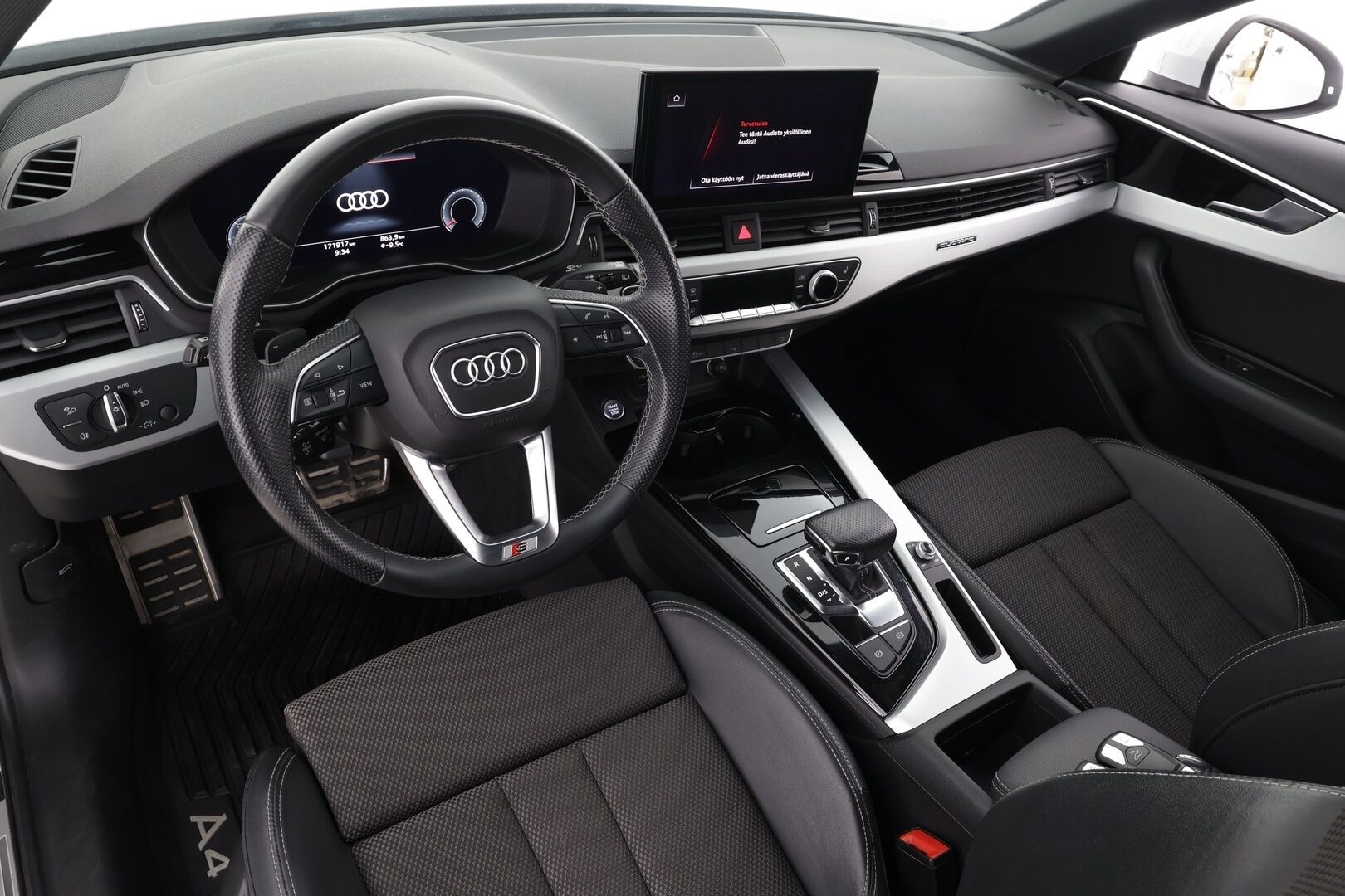 Audi A4 2022 Avant Business Advanced 40 TDI 140 kW quattro S tronic * Webasto / Koukku / ACC / Matrix / P.Tutkat / Sportpenkit * - 1-om Suomi-auto / Kahdet renkaat aluvanteilla / Merkkihuollot