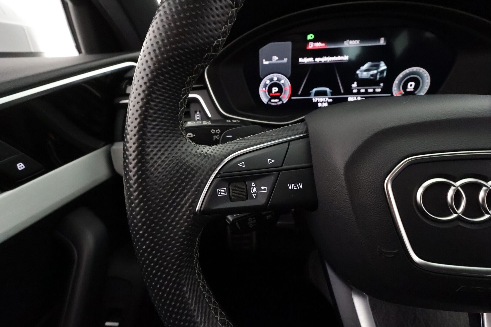 Audi A4 2022 Avant Business Advanced 40 TDI 140 kW quattro S tronic * Webasto / Koukku / ACC / Matrix / P.Tutkat / Sportpenkit * - 1-om Suomi-auto / Kahdet renkaat aluvanteilla / Merkkihuollot