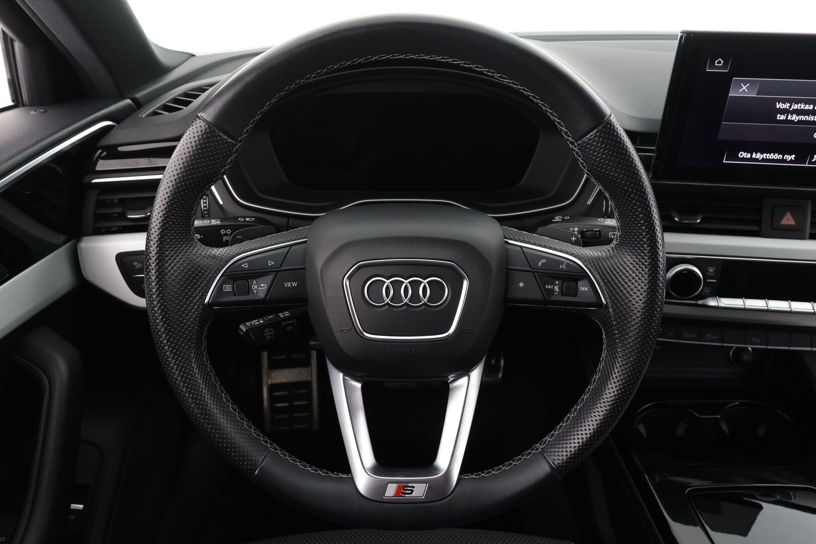 Audi A4 2022 Avant Business Advanced 40 TDI 140 kW quattro S tronic * Webasto / Koukku / ACC / Matrix / P.Tutkat / Sportpenkit * - 1-om Suomi-auto / Kahdet renkaat aluvanteilla / Merkkihuollot