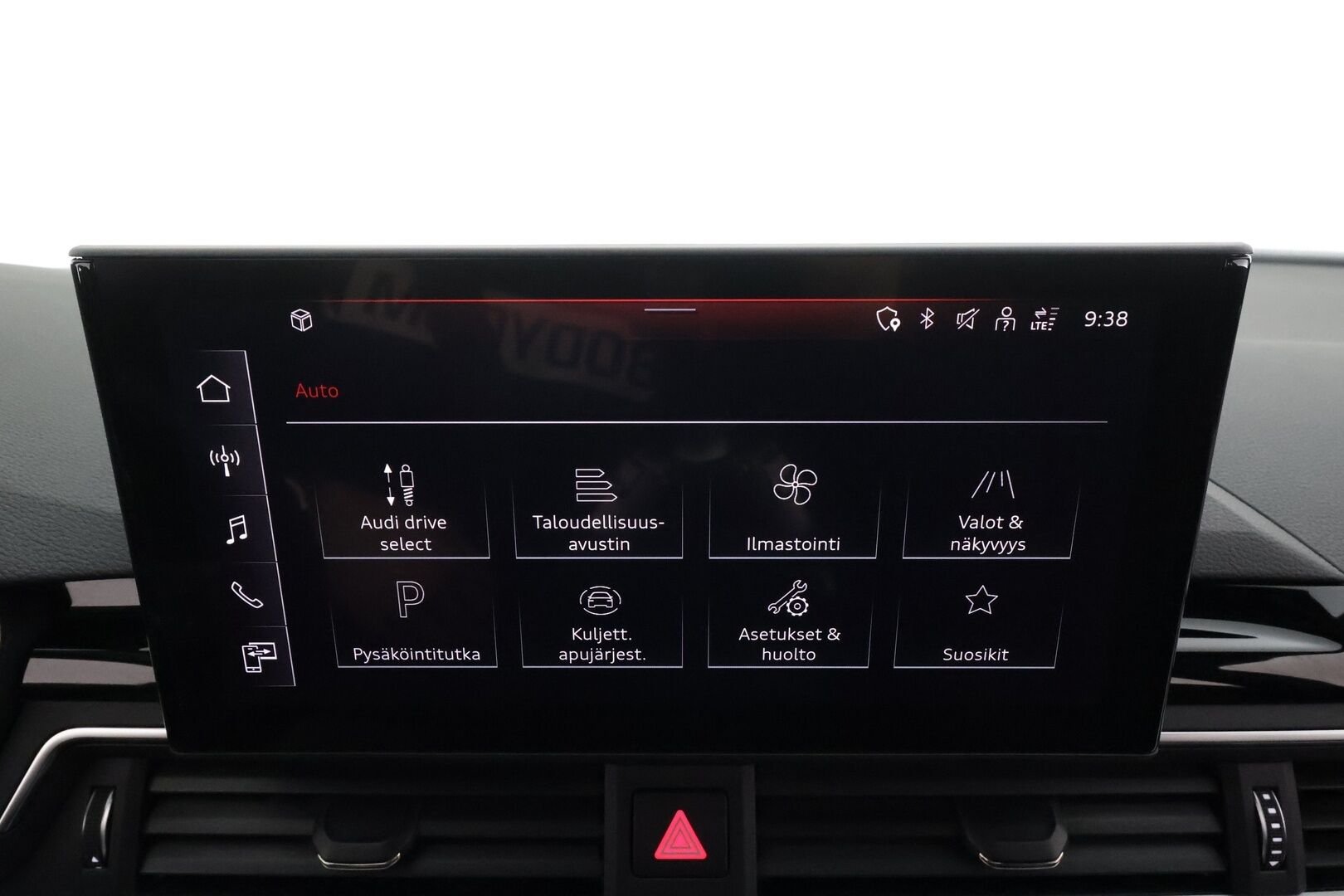 Audi A4 2022 Avant Business Advanced 40 TDI 140 kW quattro S tronic * Webasto / Koukku / ACC / Matrix / P.Tutkat / Sportpenkit * - 1-om Suomi-auto / Kahdet renkaat aluvanteilla / Merkkihuollot