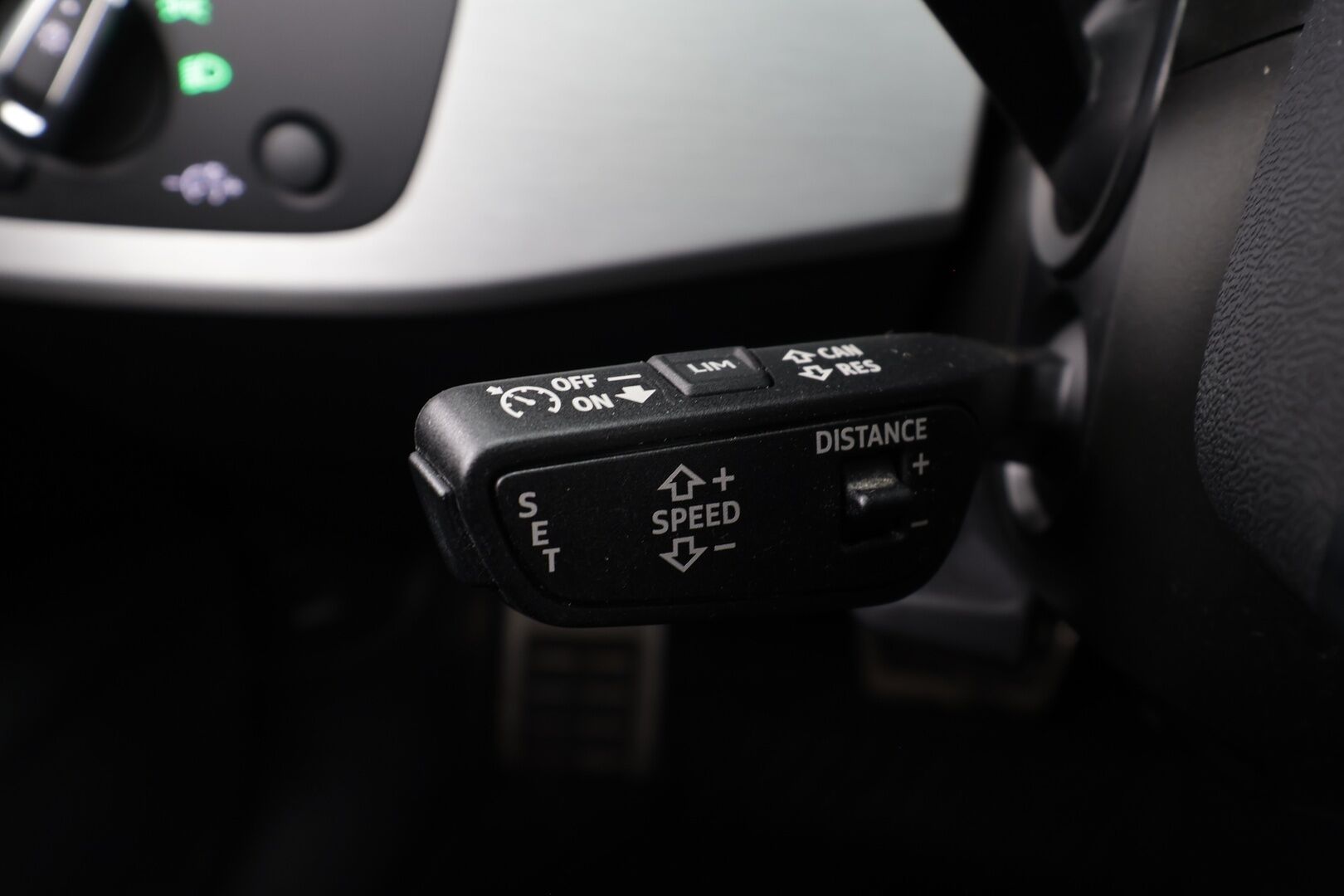 Audi A4 2022 Avant Business Advanced 40 TDI 140 kW quattro S tronic * Webasto / Koukku / ACC / Matrix / P.Tutkat / Sportpenkit * - 1-om Suomi-auto / Kahdet renkaat aluvanteilla / Merkkihuollot