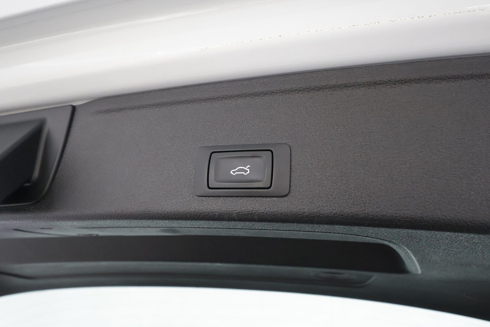 Audi A4 2022 Avant Business Advanced 40 TDI 140 kW quattro S tronic * Webasto / Koukku / ACC / Matrix / P.Tutkat / Sportpenkit * - 1-om Suomi-auto / Kahdet renkaat aluvanteilla / Merkkihuollot