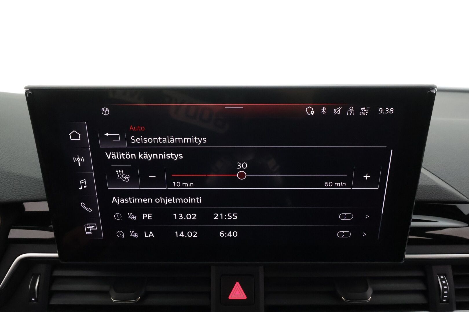 Audi A4 2022 Avant Business Advanced 40 TDI 140 kW quattro S tronic * Webasto / Koukku / ACC / Matrix / P.Tutkat / Sportpenkit * - 1-om Suomi-auto / Kahdet renkaat aluvanteilla / Merkkihuollot