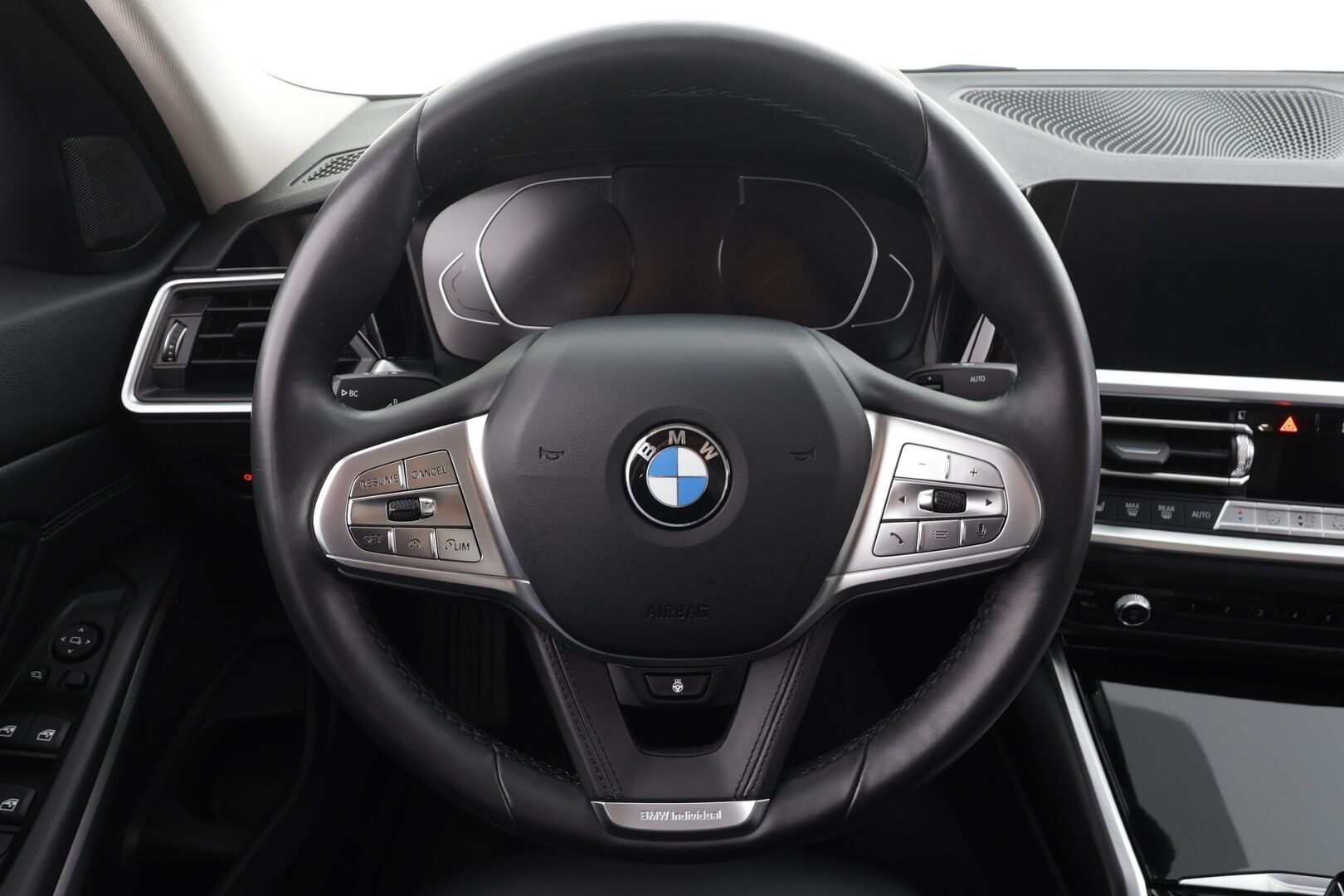 BMW 320 2022 G20 A xDrive Business Sport MHEV * HiFi / LED / Sportpenkit / P.tutkat / Kaistavahti / Vakkari / Sisätilanlämmitin * - 1-om Suomi-auto / Kahdet renkaat / Merkkihuollot - HULLUT AVAJAISHULINAT KORKOTARJOUS 3,29 %