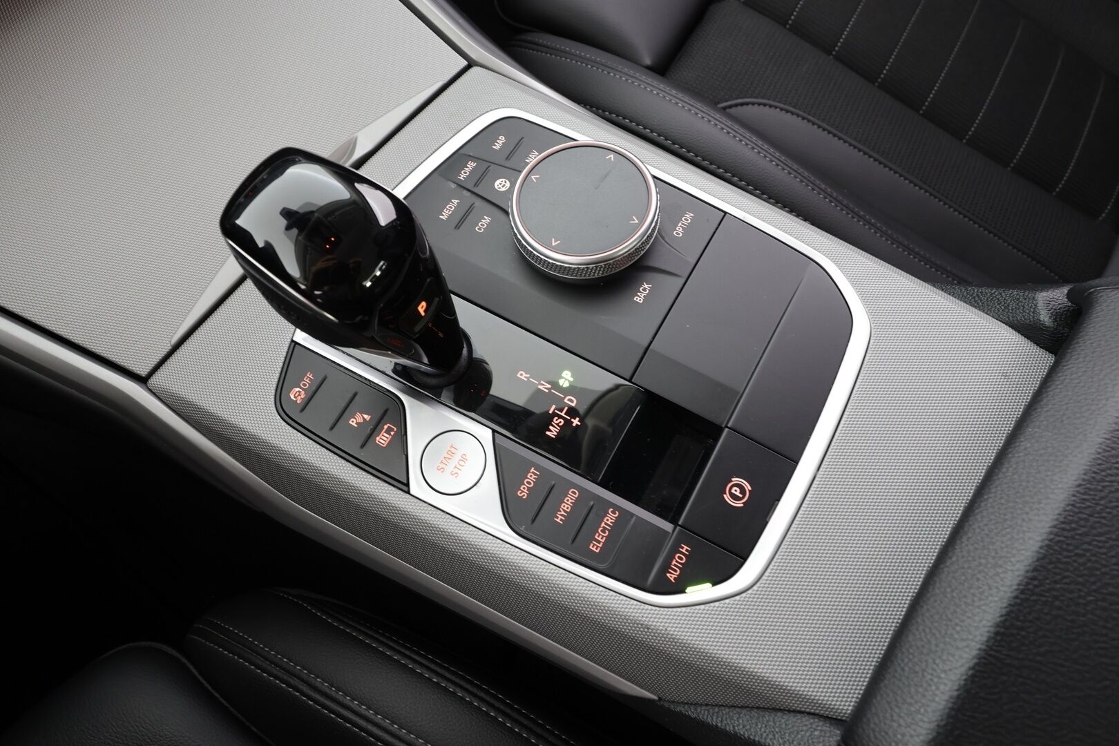 BMW 320 2022 G20 Sedan 320e A Charged Edition - Muistipenkki | HiFi | Sporttipenkit | Puolinahat | Comfort Access | LED | Digimittaristo | Tutkat | Apple & Android | 1-om Suomi-auto | Kahdet renkaat OEM vantein | Merkkihuollettu
