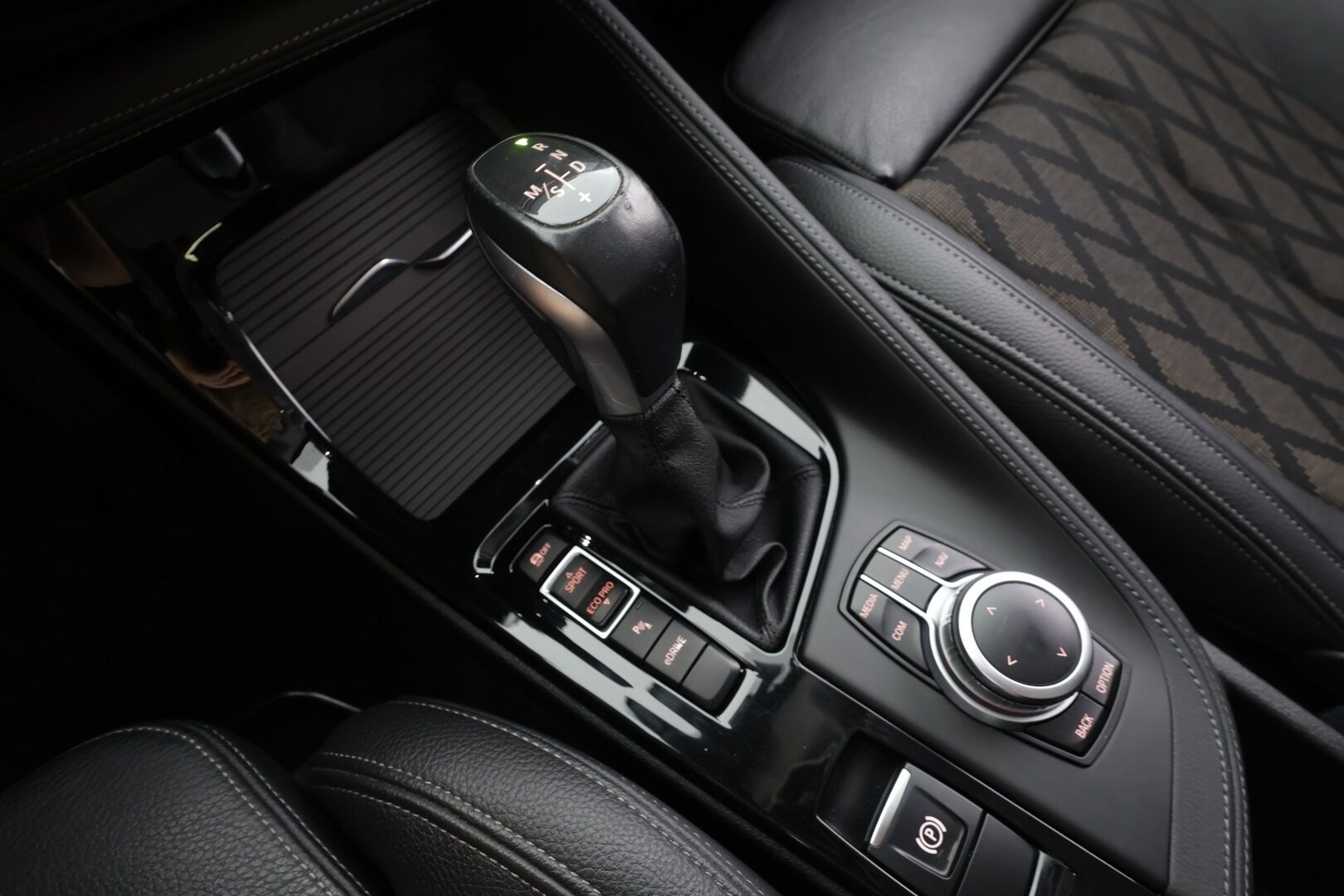 BMW X1 2022 F48 xDrive25e A Charged Edition xLine - | HUD | Vakkari | P.Kamera | Sporttipenkit | LED | Navi | Blow-by heater | Ratinlämmitin | Sähköluukku | Puolinahat | Ambient | 1.Om Suomi-auto | Kahdet renkaat aluvanteilla |