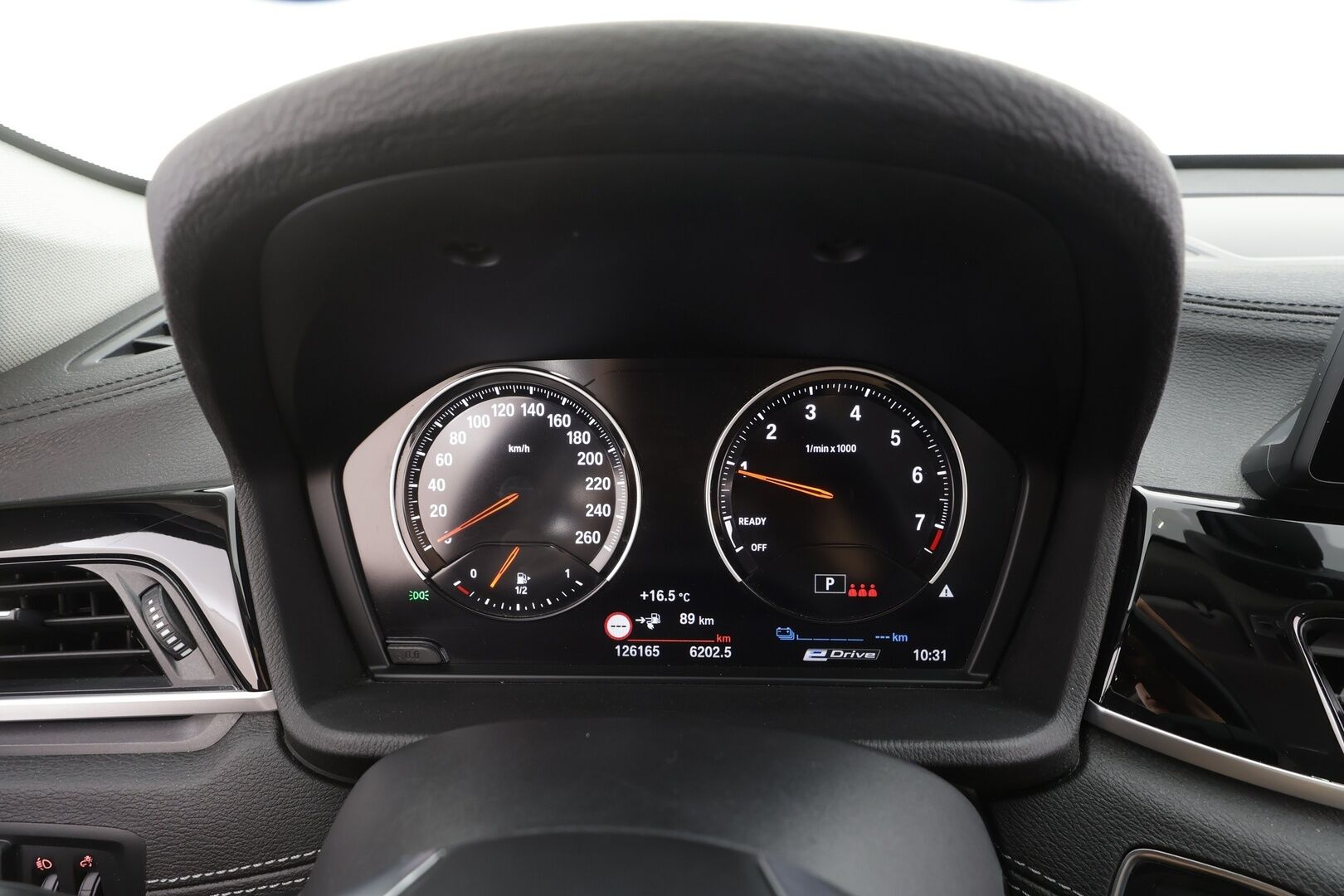 BMW X1 2022 F48 xDrive25e A Charged Edition xLine - | HUD | Vakkari | P.Kamera | Sporttipenkit | LED | Navi | Blow-by heater | Ratinlämmitin | Sähköluukku | Puolinahat | Ambient | 1.Om Suomi-auto | Kahdet renkaat aluvanteilla |
