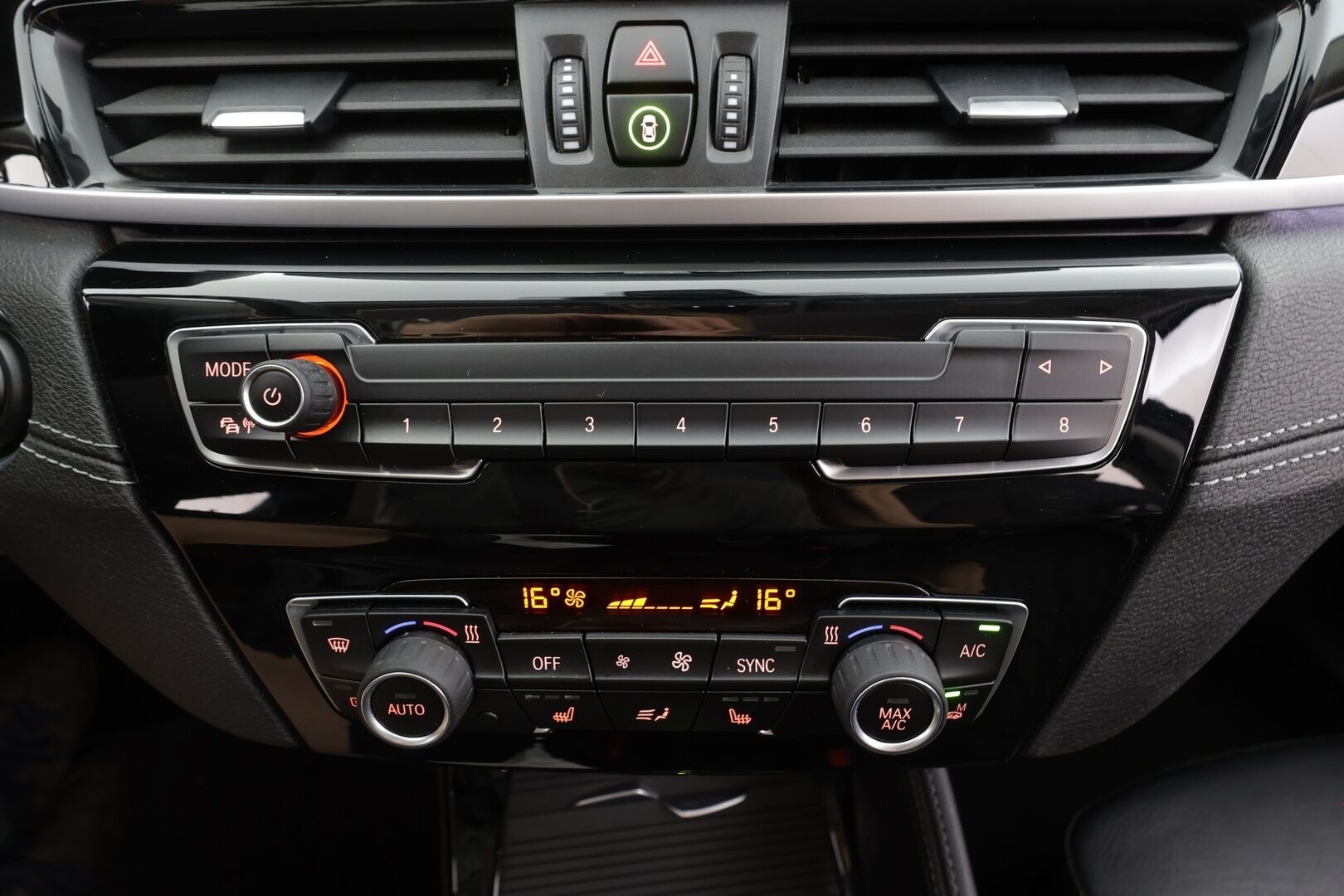 BMW X1 2022 F48 xDrive25e A Charged Edition xLine - | HUD | Vakkari | P.Kamera | Sporttipenkit | LED | Navi | Blow-by heater | Ratinlämmitin | Sähköluukku | Puolinahat | Ambient | 1.Om Suomi-auto | Kahdet renkaat aluvanteilla |