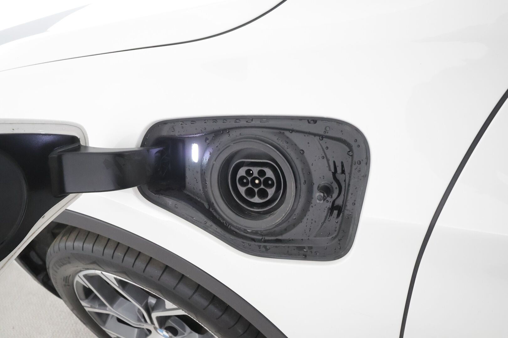 BMW X1 2022 F48 xDrive25e A Charged Edition xLine - | HUD | Vakkari | P.Kamera | Sporttipenkit | LED | Navi | Blow-by heater | Ratinlämmitin | Sähköluukku | Puolinahat | Ambient | 1.Om Suomi-auto | Kahdet renkaat aluvanteilla |