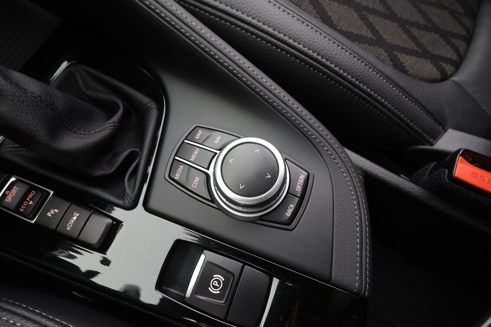 BMW X1 2022 F48 xDrive25e A Charged Edition xLine - | HUD | Vakkari | P.Kamera | Sporttipenkit | LED | Navi | Blow-by heater | Ratinlämmitin | Sähköluukku | Puolinahat | Ambient | 1.Om Suomi-auto | Kahdet renkaat aluvanteilla |