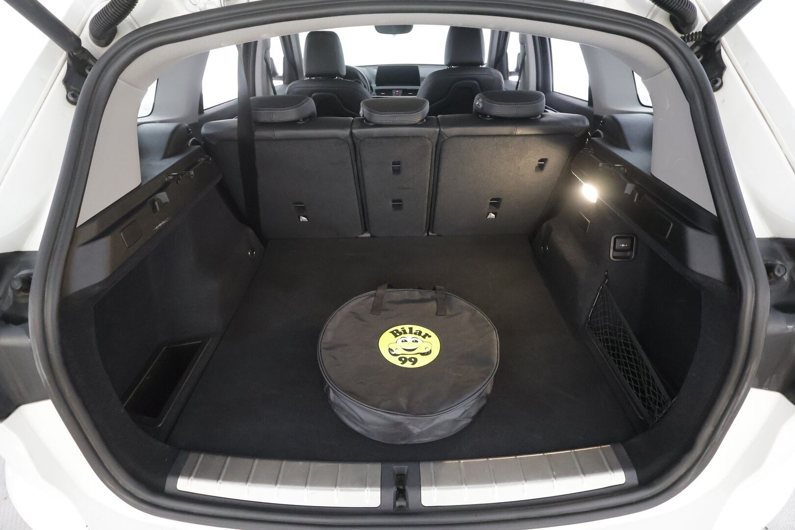 BMW X1 2022 F48 xDrive25e A Charged Edition xLine - | HUD | Vakkari | P.Kamera | Sporttipenkit | LED | Navi | Blow-by heater | Ratinlämmitin | Sähköluukku | Puolinahat | Ambient | 1.Om Suomi-auto | Kahdet renkaat aluvanteilla |