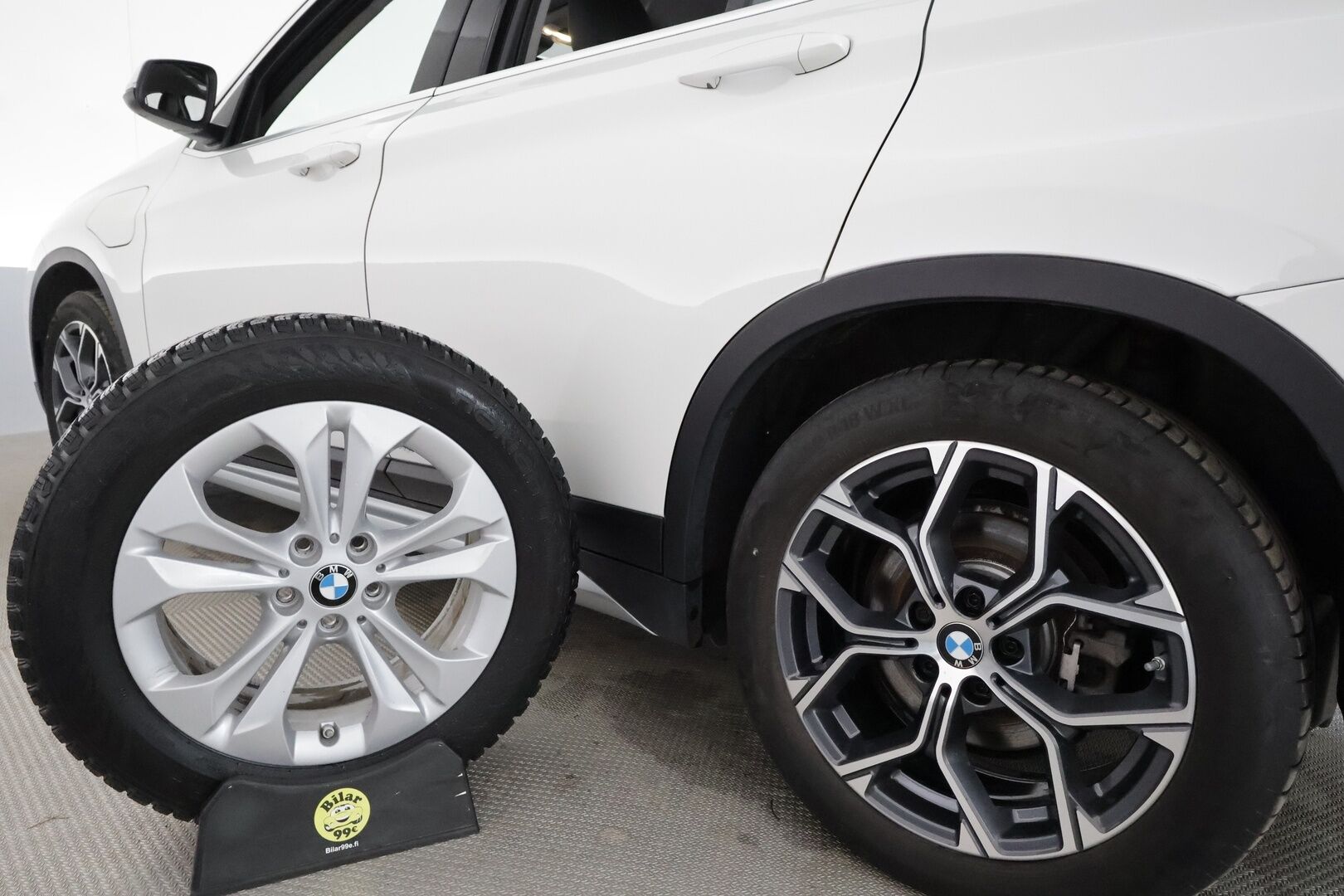 BMW X1 2022 F48 xDrive25e A Charged Edition xLine *Koukku / HUD / LED / P.Kamera / Sporttipenkit / Navi / HiFi / Vakkari' - 1.om Suomi-auto / 2x Latauskaapelit / Kahdet Renkaat / Merkkihuollettu!