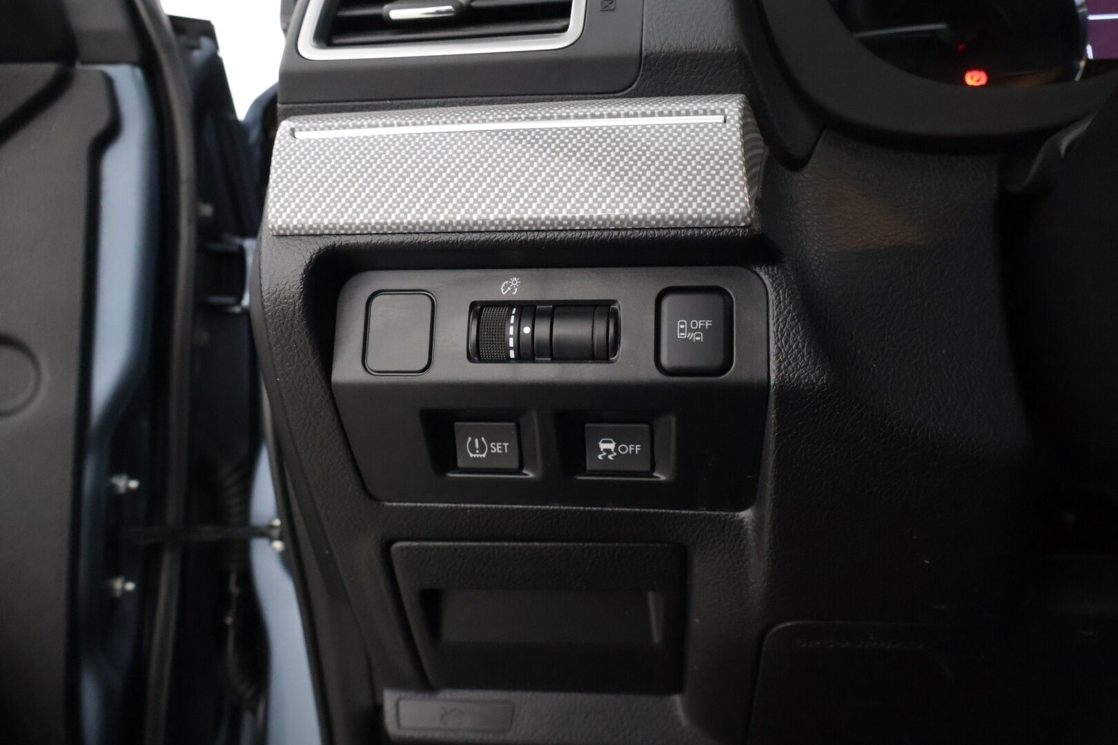 Subaru Levorg 2016 1,6i GT-S CVT * Kattoluukku / Nahkasisusta / Koukku / Lohko / P-kamera / BLIS / KeylessGo * - * Hyvät Varusteet / Esimerkillinen huoltohistoria *
