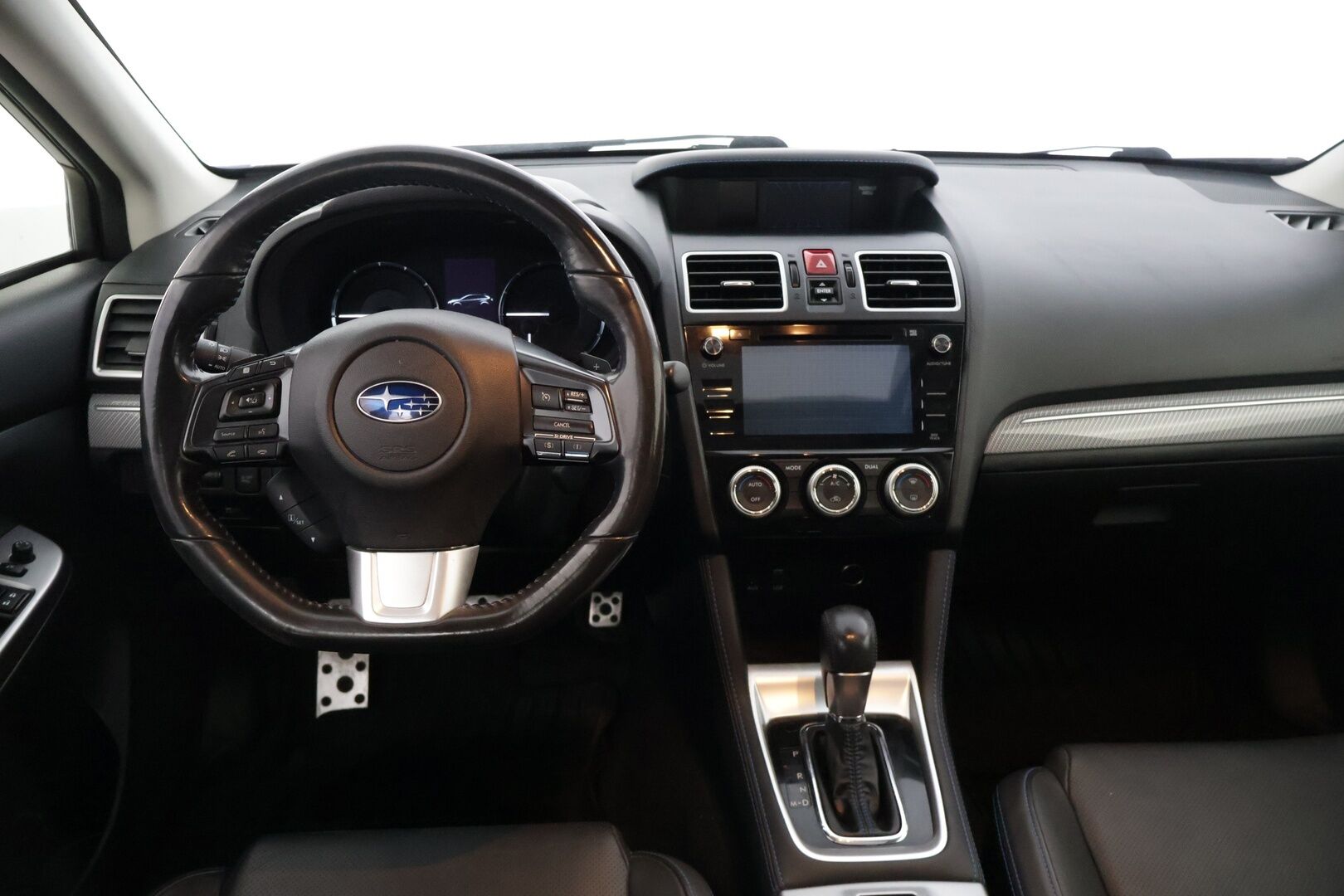 Subaru Levorg 2016 1,6i GT-S CVT * Kattoluukku / Nahkasisusta / Koukku / Lohko / P-kamera / BLIS / KeylessGo * - * Hyvät Varusteet / Esimerkillinen huoltohistoria *