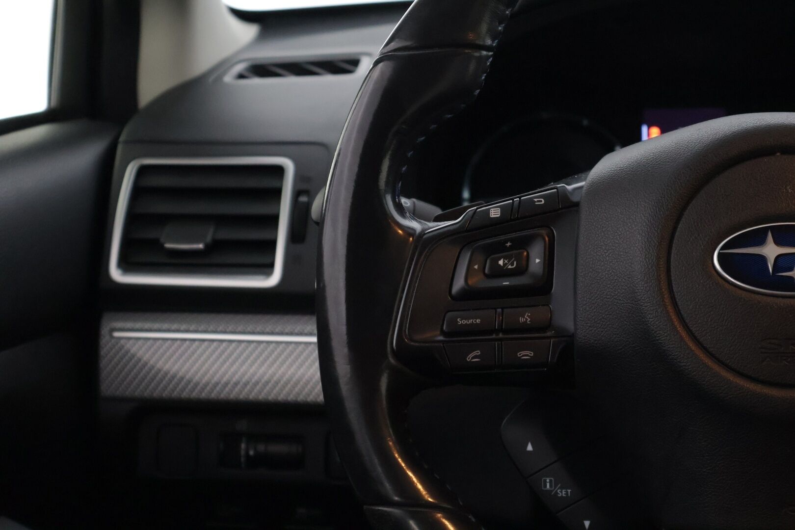 Subaru Levorg 2016 1,6i GT-S CVT * Kattoluukku / Nahkasisusta / Koukku / Lohko / P-kamera / BLIS / KeylessGo * - * Hyvät Varusteet / Esimerkillinen huoltohistoria *