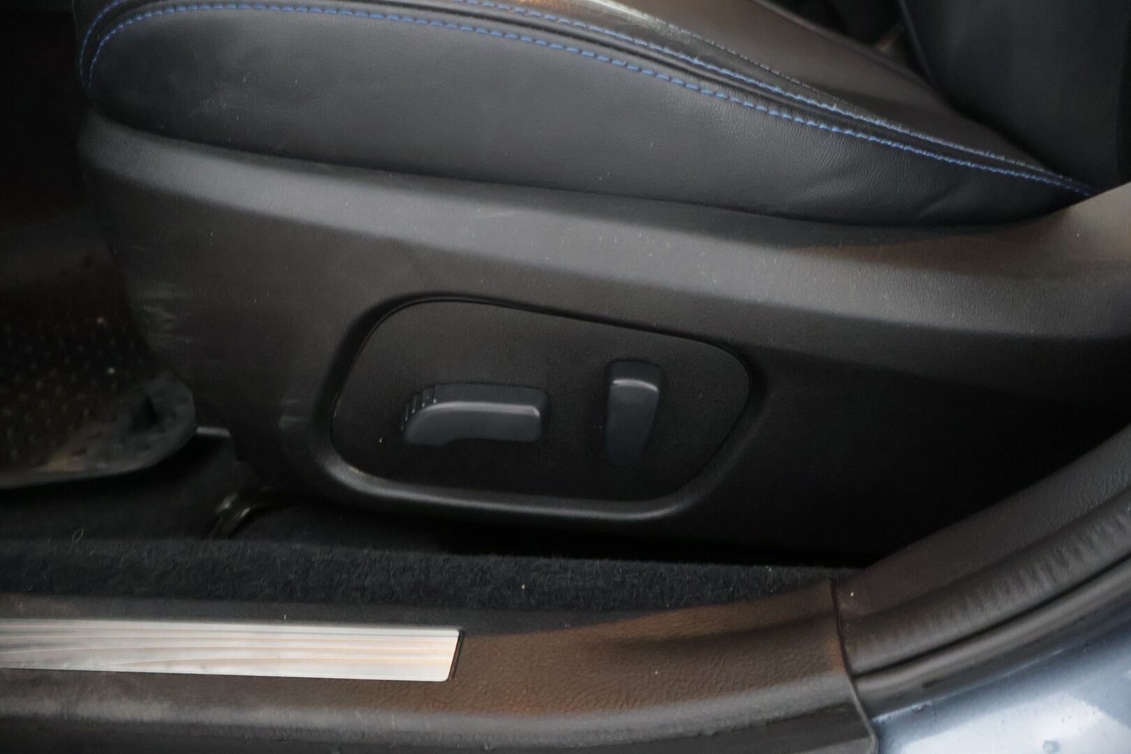 Subaru Levorg 2016 1,6i GT-S CVT * Kattoluukku / Nahkasisusta / Koukku / Lohko / P-kamera / BLIS / KeylessGo * - * Hyvät Varusteet / Esimerkillinen huoltohistoria *