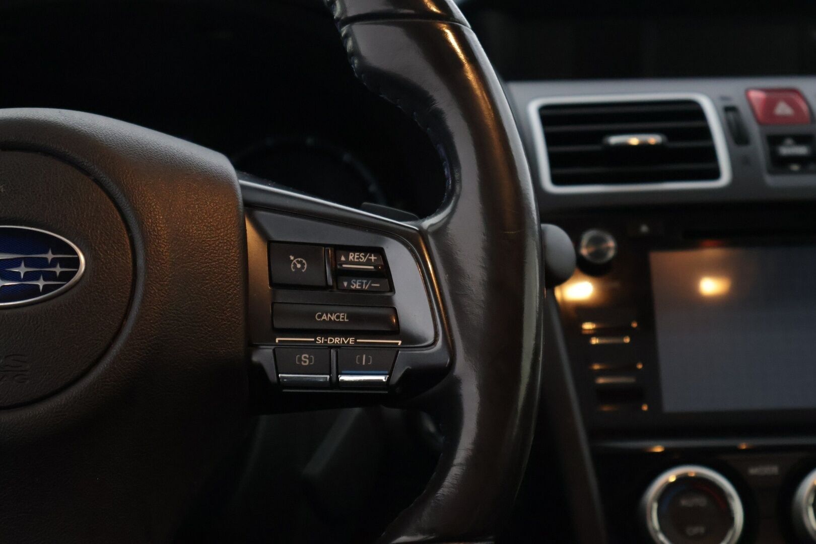 Subaru Levorg 2016 1,6i GT-S CVT * Kattoluukku / Nahkasisusta / Koukku / Lohko / P-kamera / BLIS / KeylessGo * - * Hyvät Varusteet / Esimerkillinen huoltohistoria *