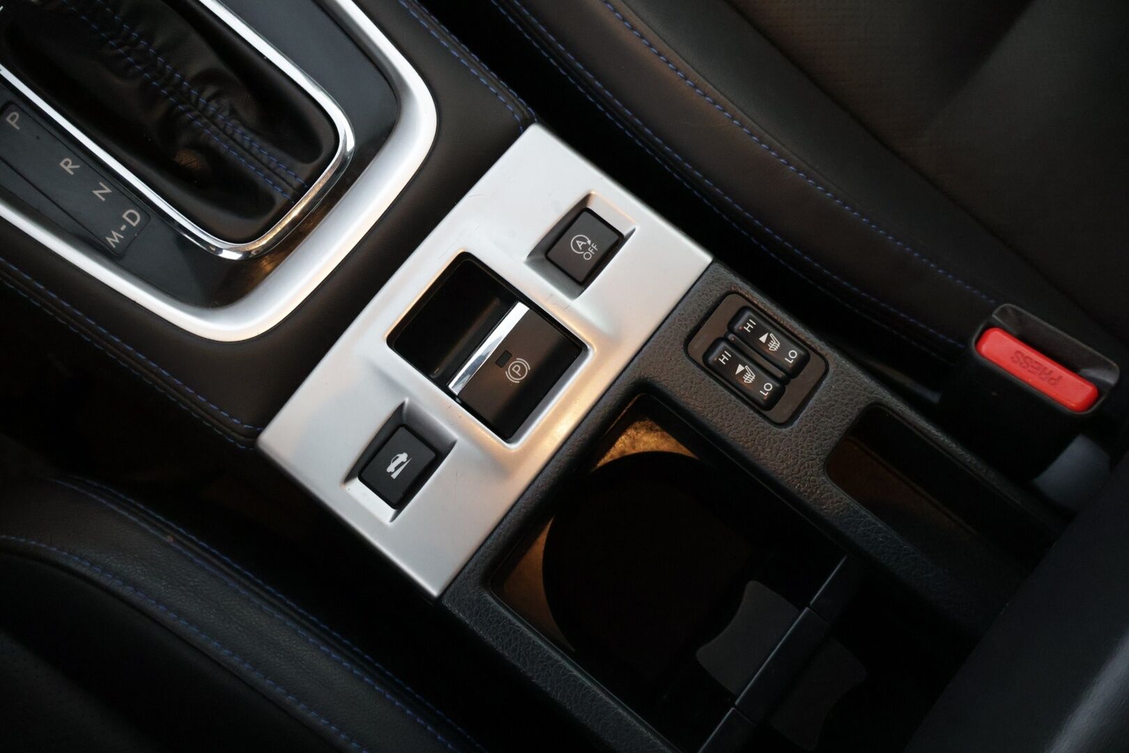 Subaru Levorg 2016 1,6i GT-S CVT * Kattoluukku / Nahkasisusta / Koukku / Lohko / P-kamera / BLIS / KeylessGo * - * Hyvät Varusteet / Esimerkillinen huoltohistoria *