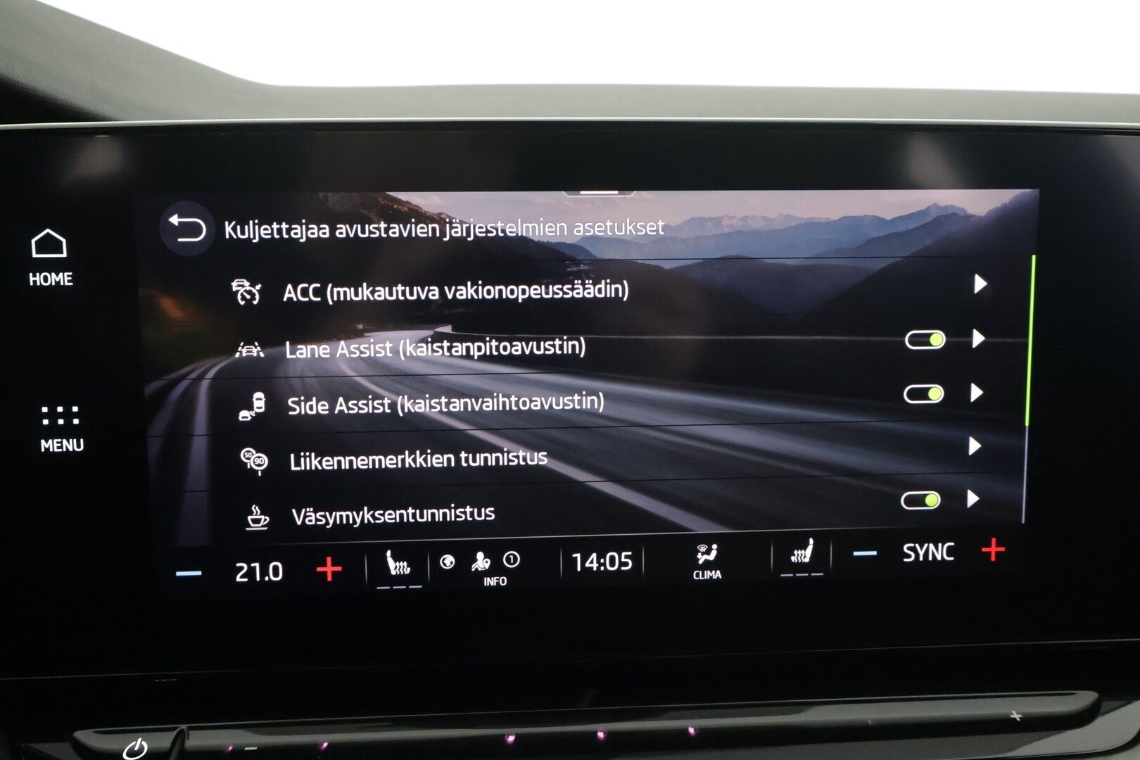 Skoda Octavia 2022 2,0 TDI 200 4x4 RS DSG * ACC / Webasto / Koukku / Matrix-LED / P.Kamera / Apple&Android / Sporttipenkit * - 1.Om suomi-auto / Kahdet Renkaat