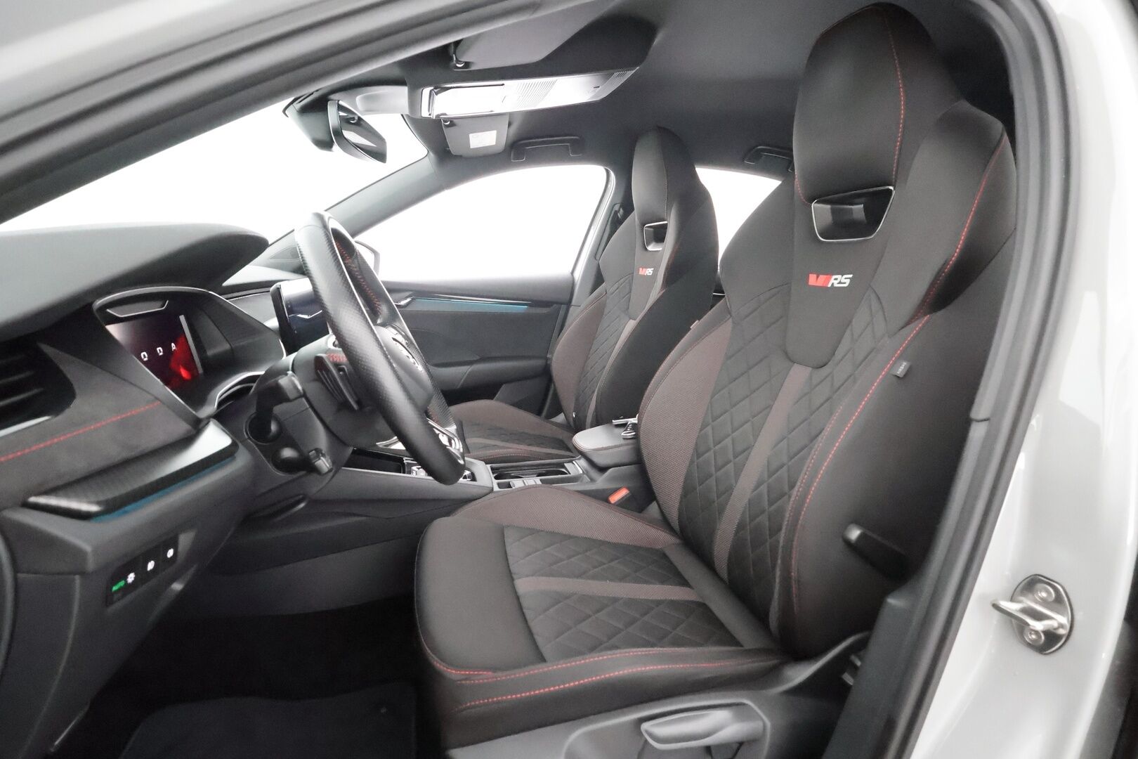 Skoda Octavia 2022 2,0 TDI 200 4x4 RS DSG * ACC / Webasto / Koukku / Matrix-LED / P.Kamera / Apple&Android / Sporttipenkit * - 1.Om suomi-auto / Kahdet Renkaat