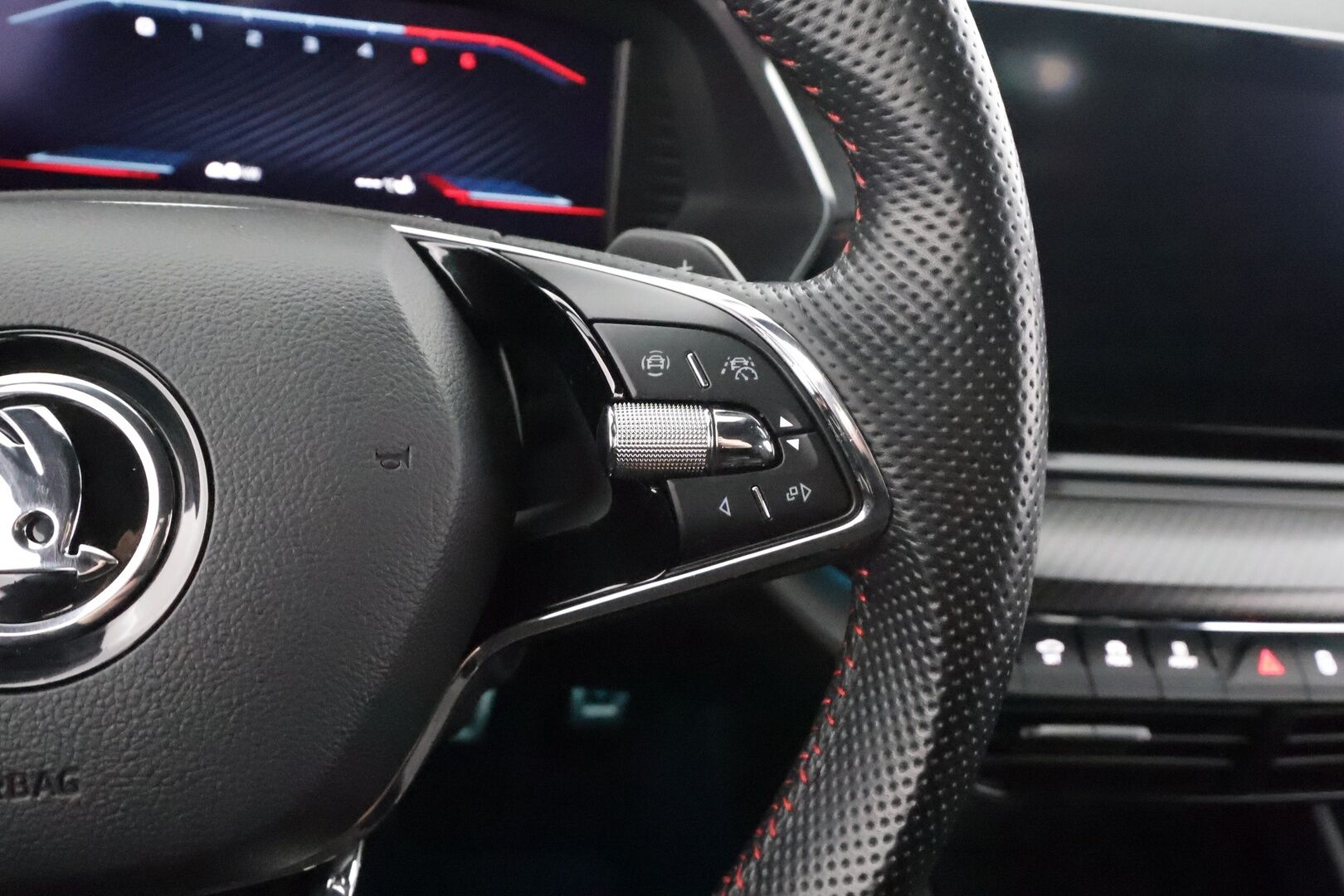 Skoda Octavia 2022 2,0 TDI 200 4x4 RS DSG * ACC / Webasto / Koukku / Matrix-LED / P.Kamera / Apple&Android / Sporttipenkit * - 1.Om suomi-auto / Kahdet Renkaat