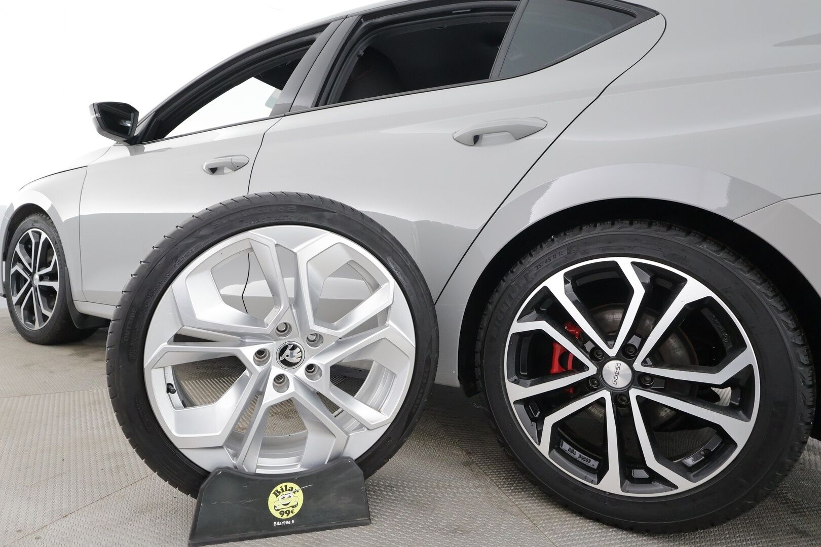 Skoda Octavia 2022 2,0 TDI 200 4x4 RS DSG * ACC / Webasto / Koukku / Matrix-LED / P.Kamera / Apple&Android / Sporttipenkit * - 1.Om suomi-auto / Kahdet Renkaat