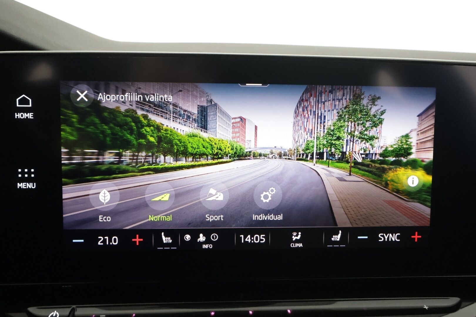 Skoda Octavia 2022 2,0 TDI 200 4x4 RS DSG * ACC / Webasto / Koukku / Matrix-LED / P.Kamera / Apple&Android / Sporttipenkit * - 1.Om suomi-auto / Kahdet Renkaat