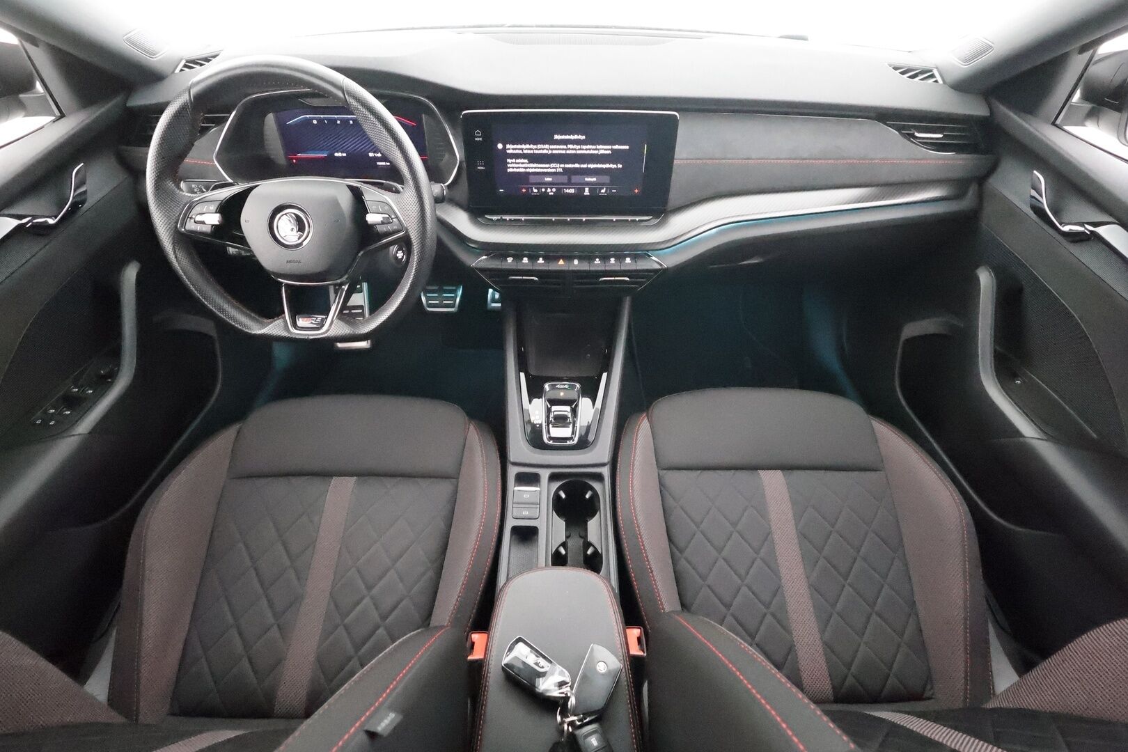 Skoda Octavia 2022 2,0 TDI 200 4x4 RS DSG * ACC / Webasto / Koukku / Matrix-LED / P.Kamera / Apple&Android / Sporttipenkit * - 1.Om suomi-auto / Kahdet Renkaat