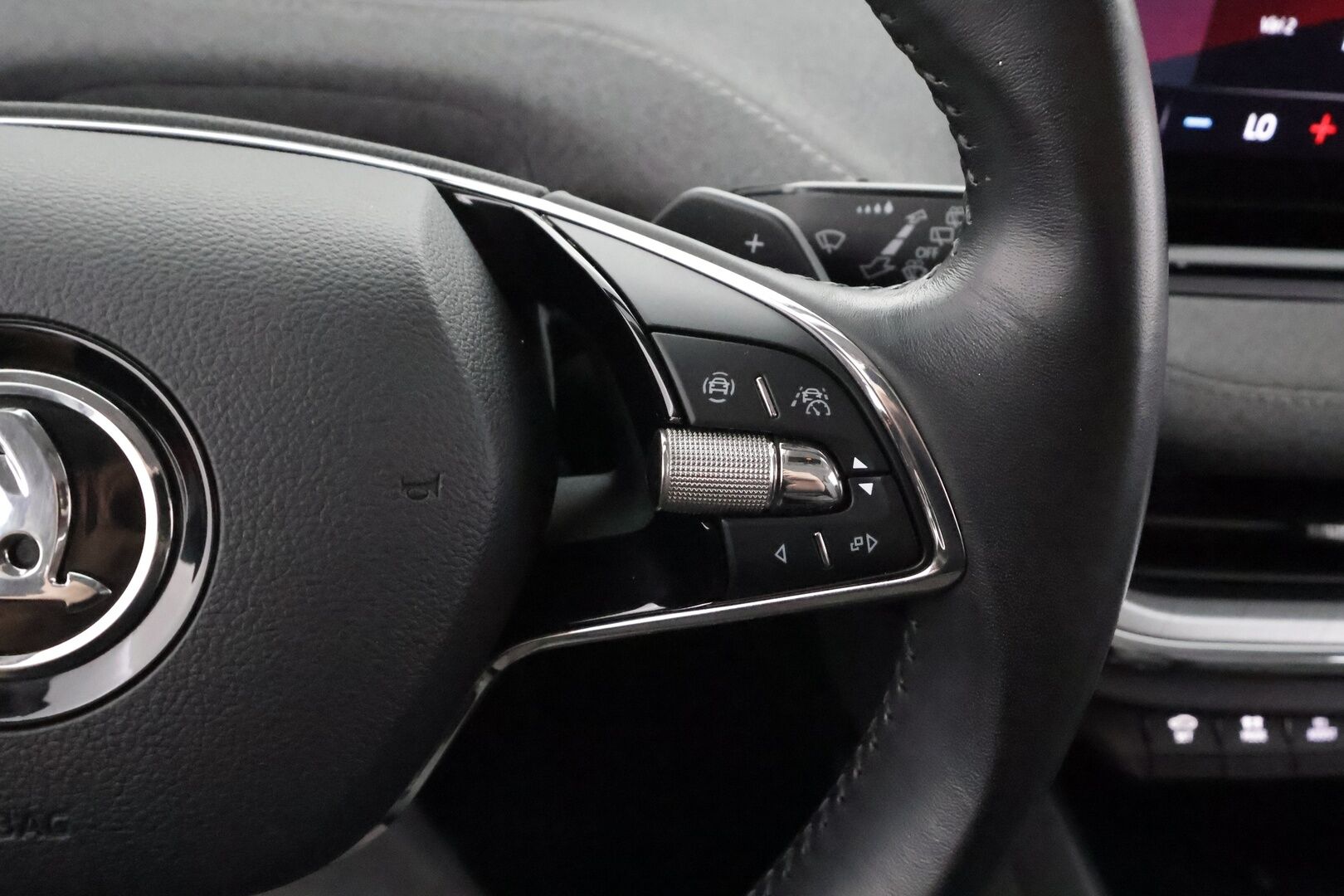Skoda Enyaq 2022 80 Launch Edition iV - | ACC | ILP | LED | P.Kamera | Ratinlämmitys | Puolinahat | Keyless | Apple&Android | Suomi-auto | Kahdet Renkaat | Merkkihuollettu |