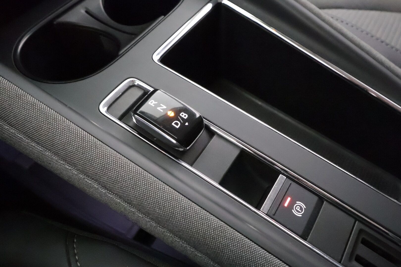 Skoda Enyaq 2022 80 Launch Edition iV - | ACC | ILP | LED | P.Kamera | Ratinlämmitys | Puolinahat | Keyless | Apple&Android | Suomi-auto | Kahdet Renkaat | Merkkihuollettu |