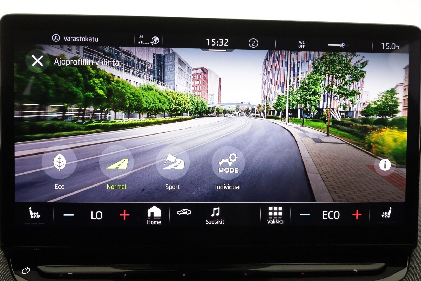 Skoda Enyaq 2022 80 Launch Edition iV - | ACC | ILP | LED | P.Kamera | Ratinlämmitys | Puolinahat | Keyless | Apple&Android | Suomi-auto | Kahdet Renkaat | Merkkihuollettu |